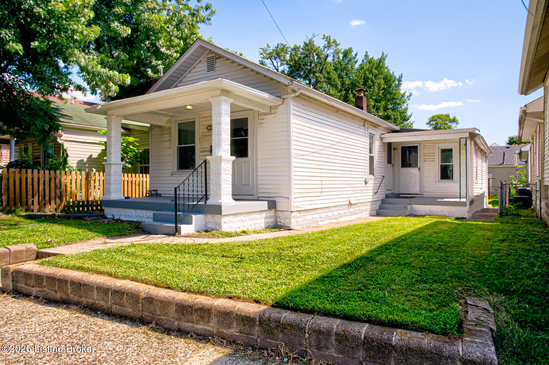 2123 Bradley Ave Property Photo 1