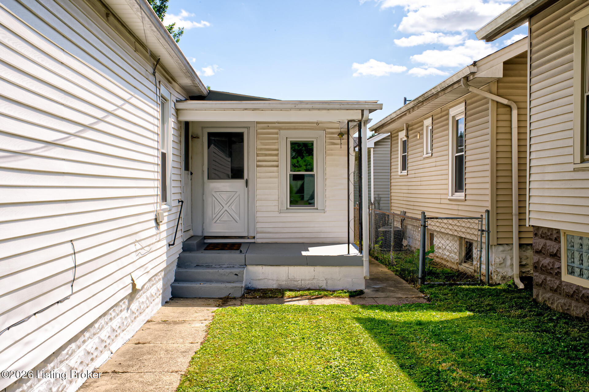 2123 Bradley Ave Property Photo 2