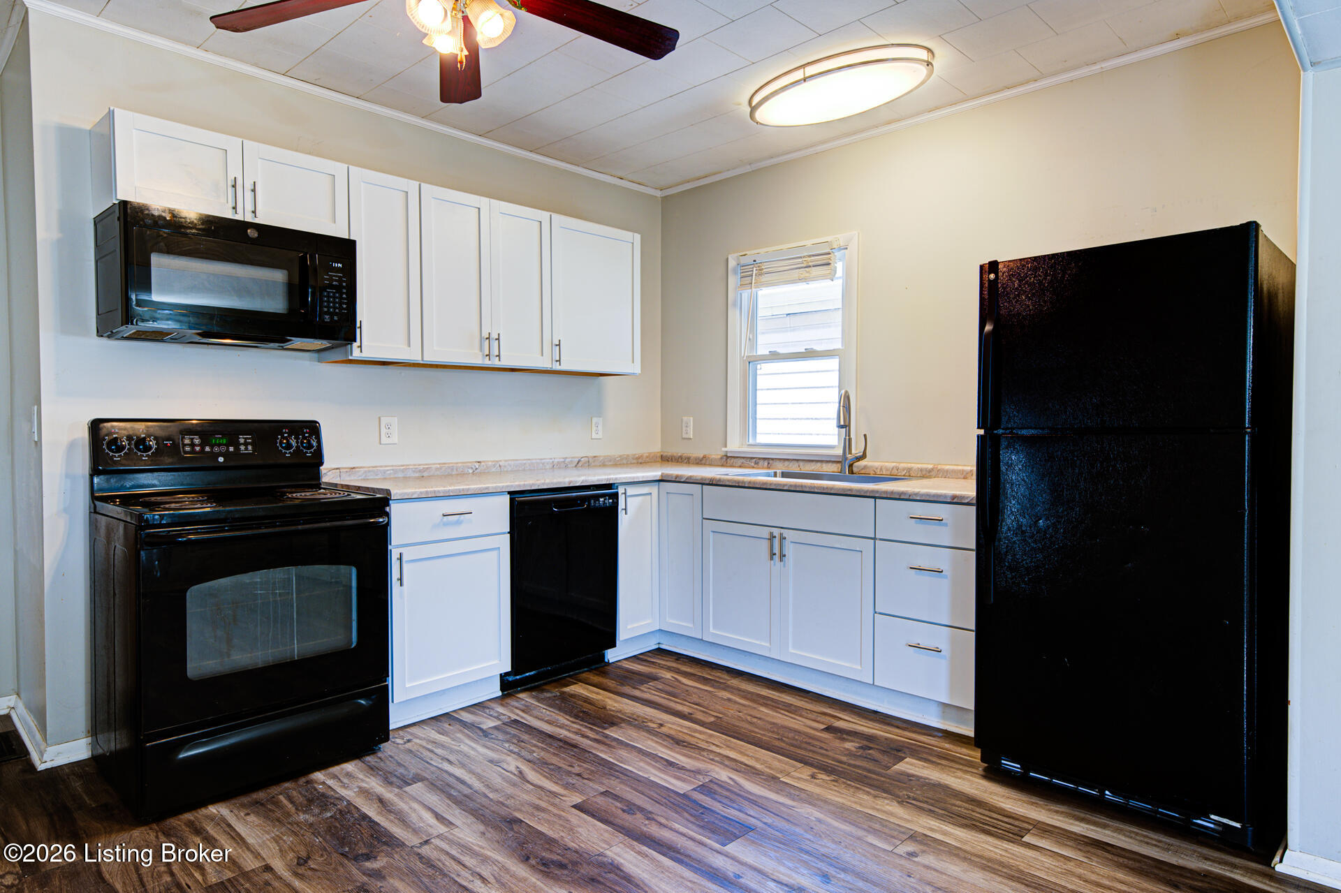2123 Bradley Ave Property Photo 5