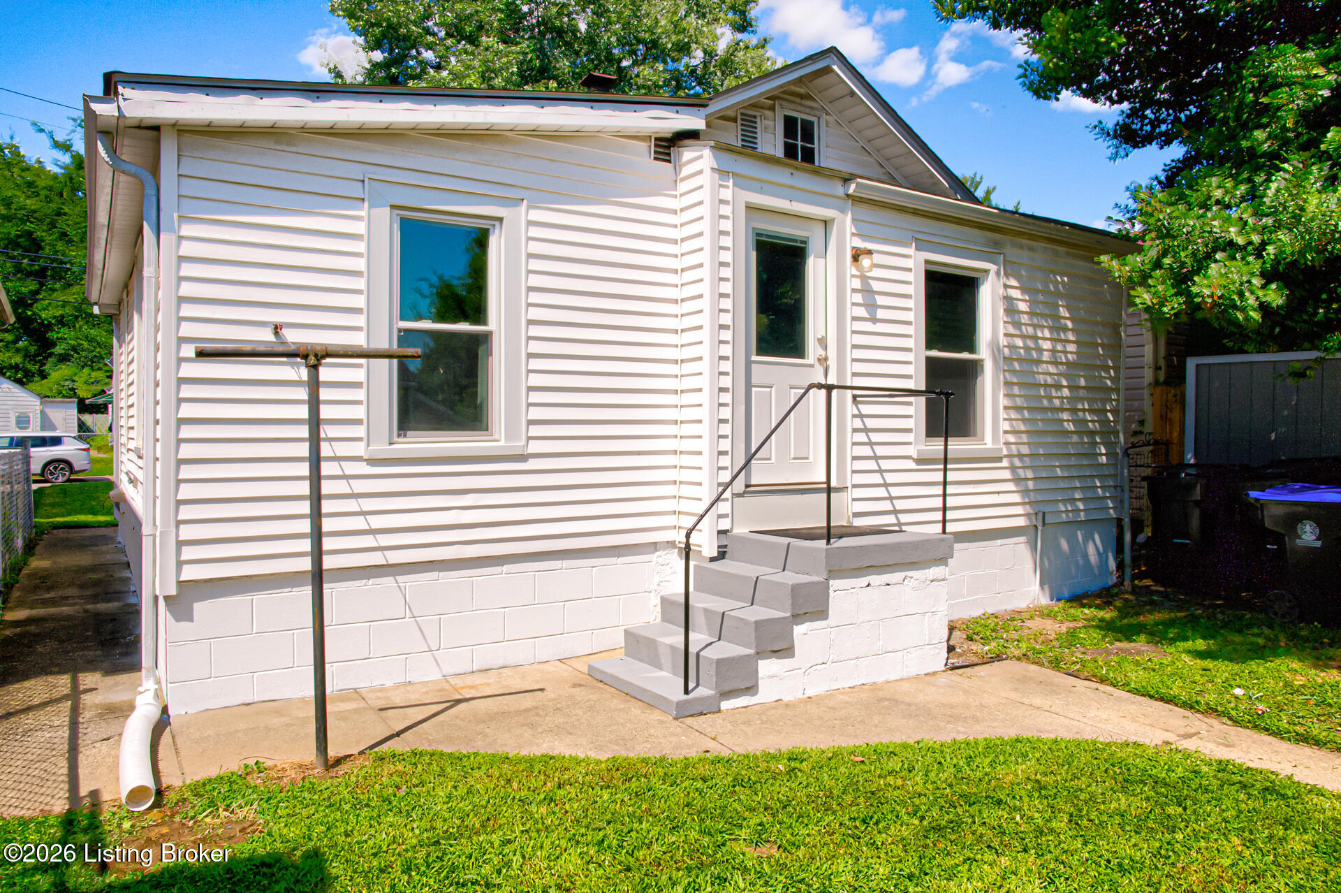 2123 Bradley Ave Property Photo 22