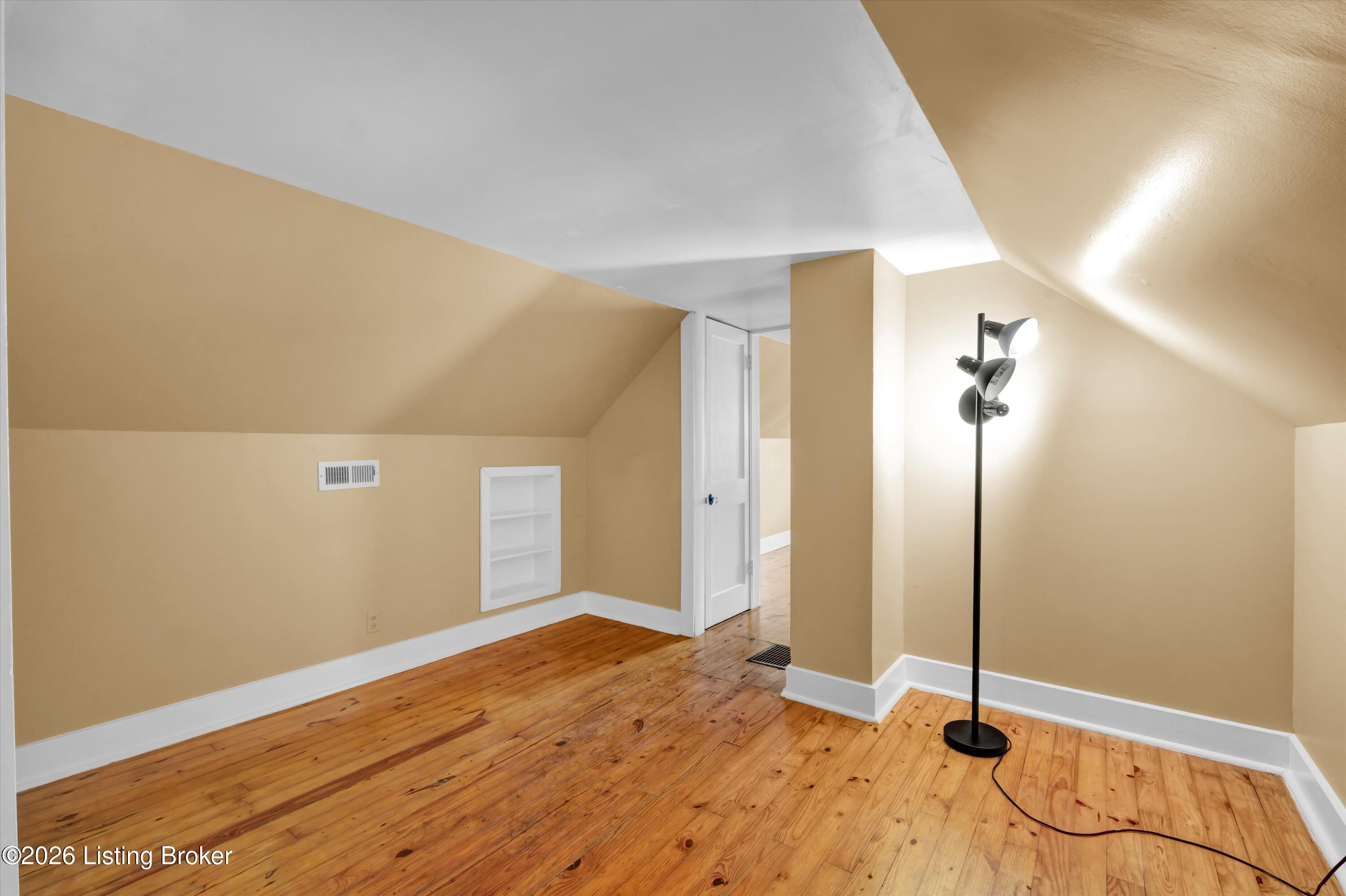 722 Brentwood Ave Property Photo 29