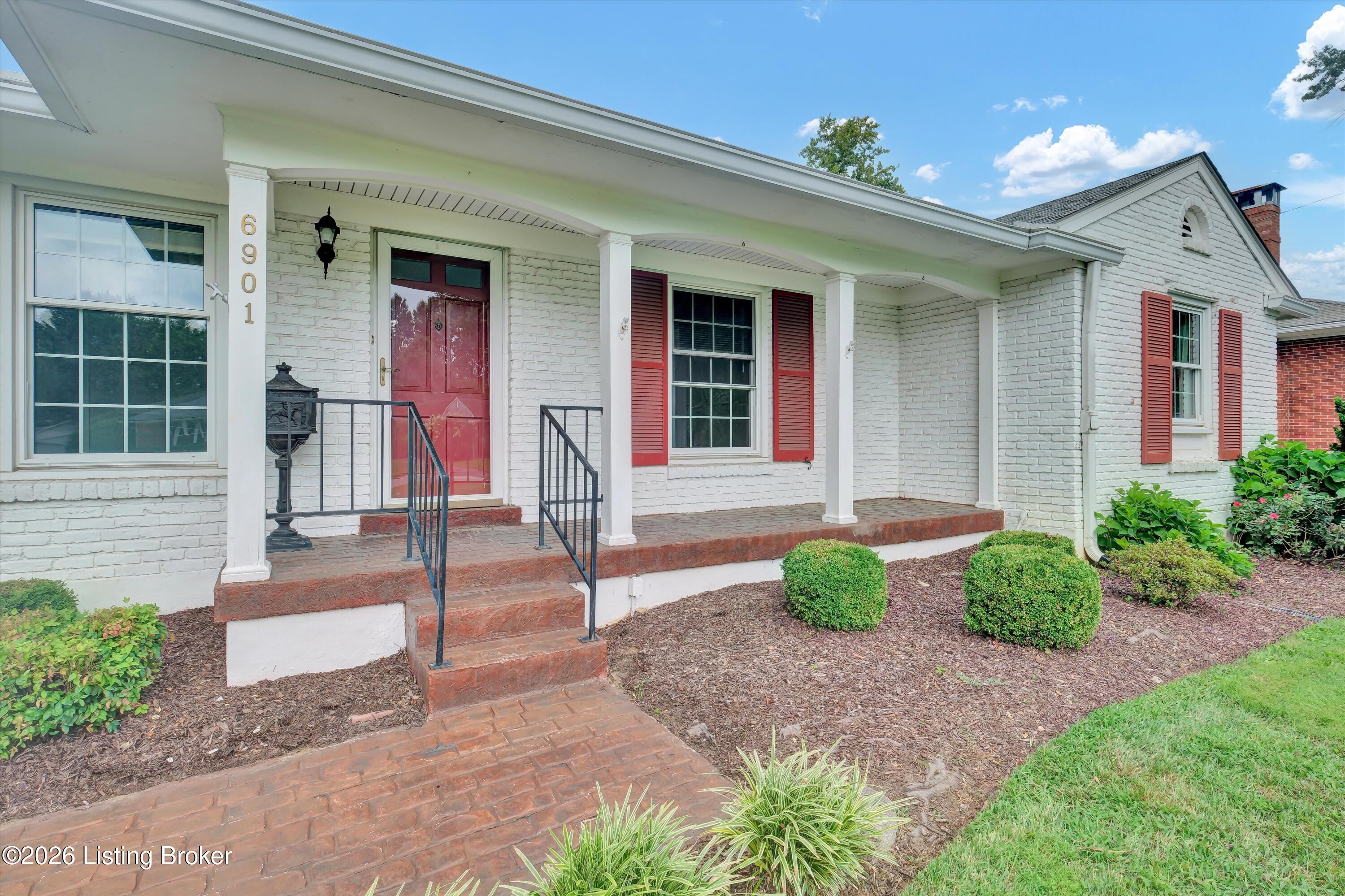 6901 Greenlawn Rd Property Photo 2