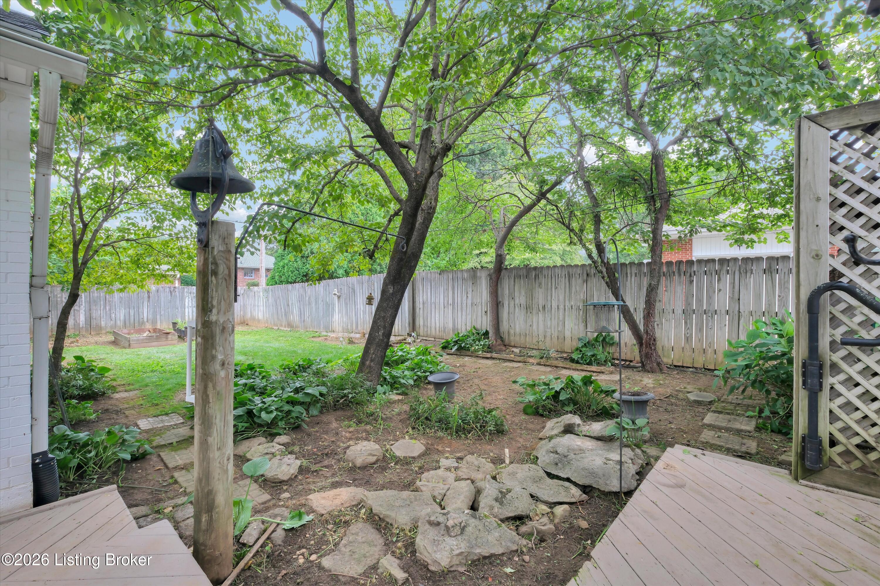 6901 Greenlawn Rd Property Photo 5
