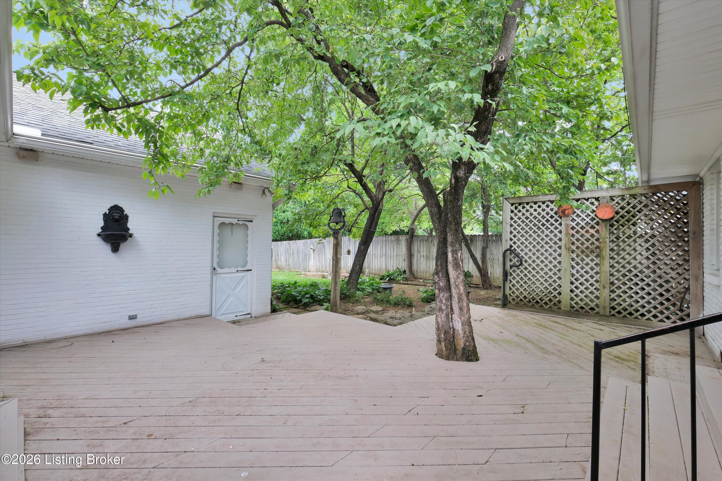 6901 Greenlawn Rd Property Photo 17