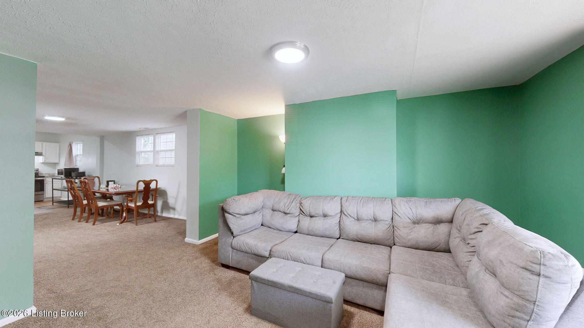 2122 W Burnett Ave Property Photo 3
