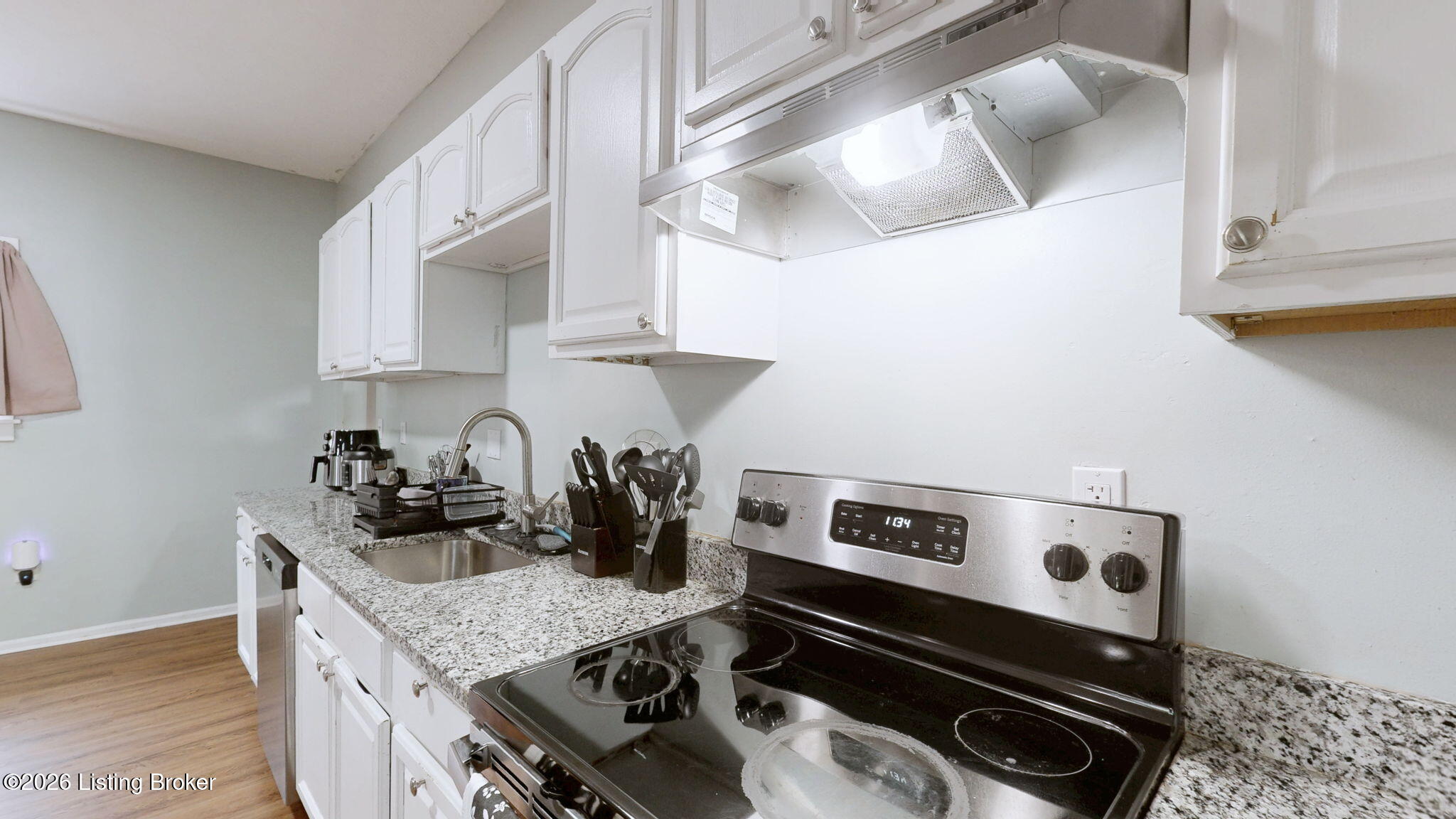 2122 W Burnett Ave Property Photo 7