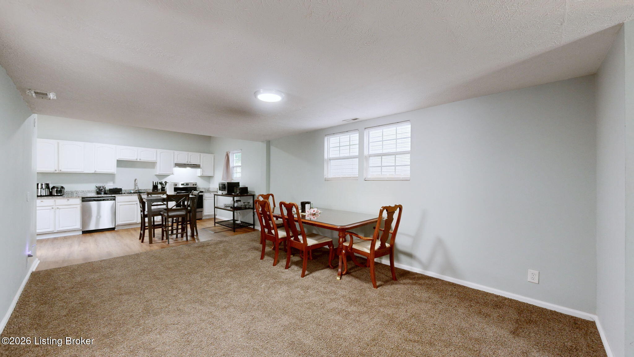 2122 W Burnett Ave Property Photo 11