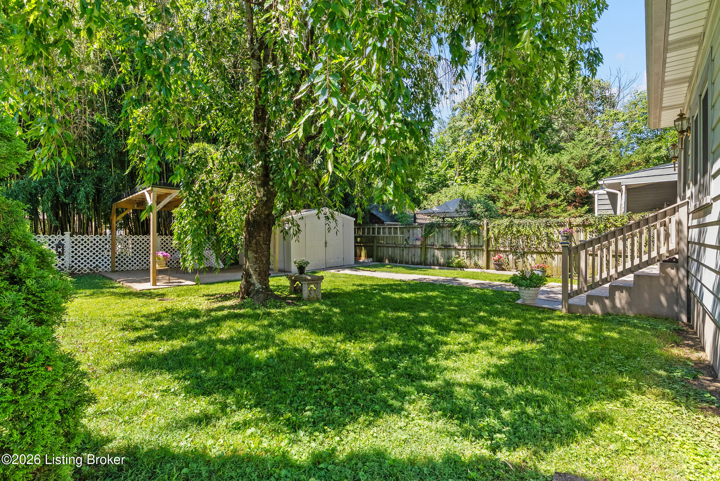 2716 Victor Pl Property Photo 4