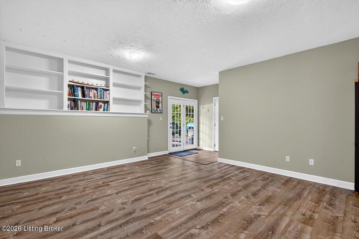 2410 Eastwood Cir Property Photo 29