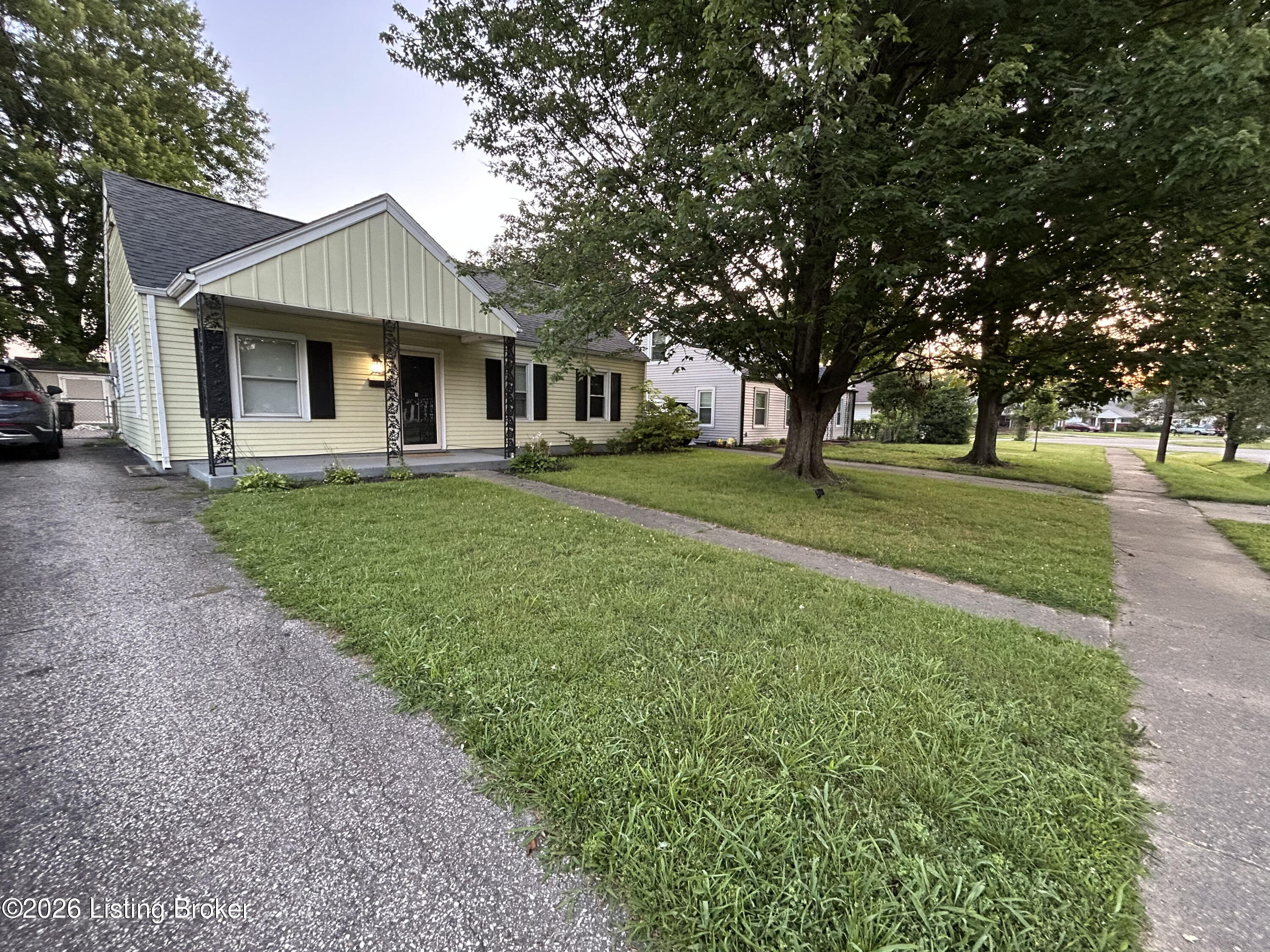 2725 Alanmede Rd Property Photo 1