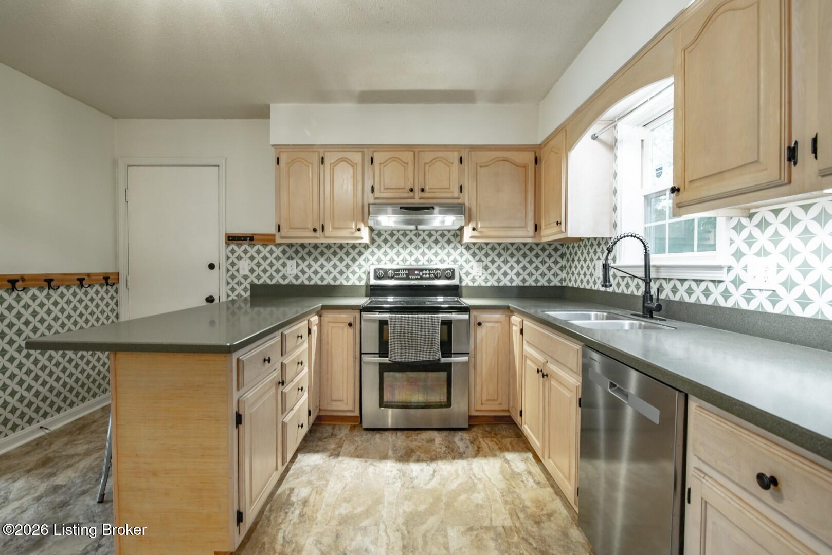 111 Brendenwood Ct Property Photo 15