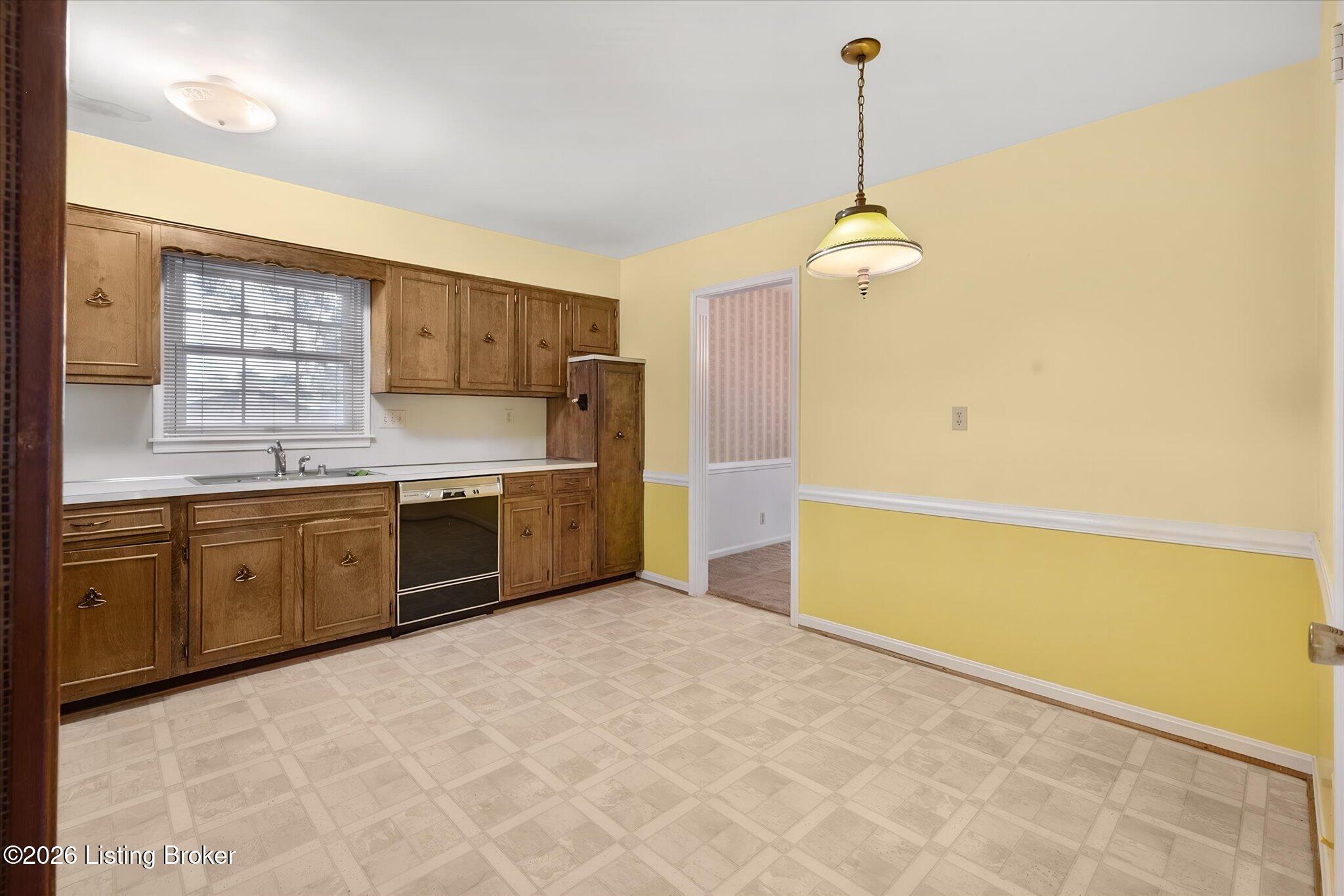 4021 Landside Dr Property Photo 6