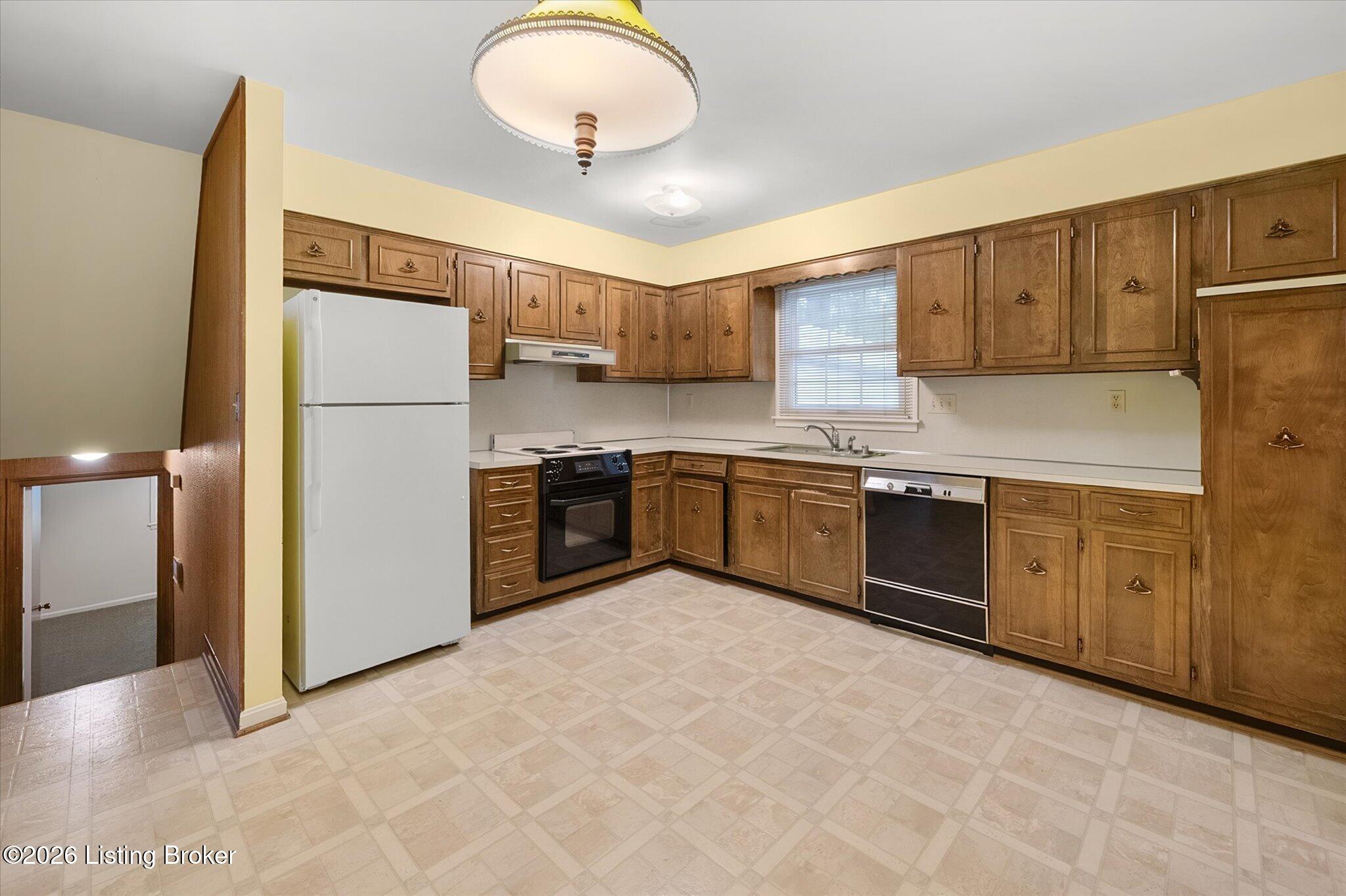 4021 Landside Dr Property Photo 7