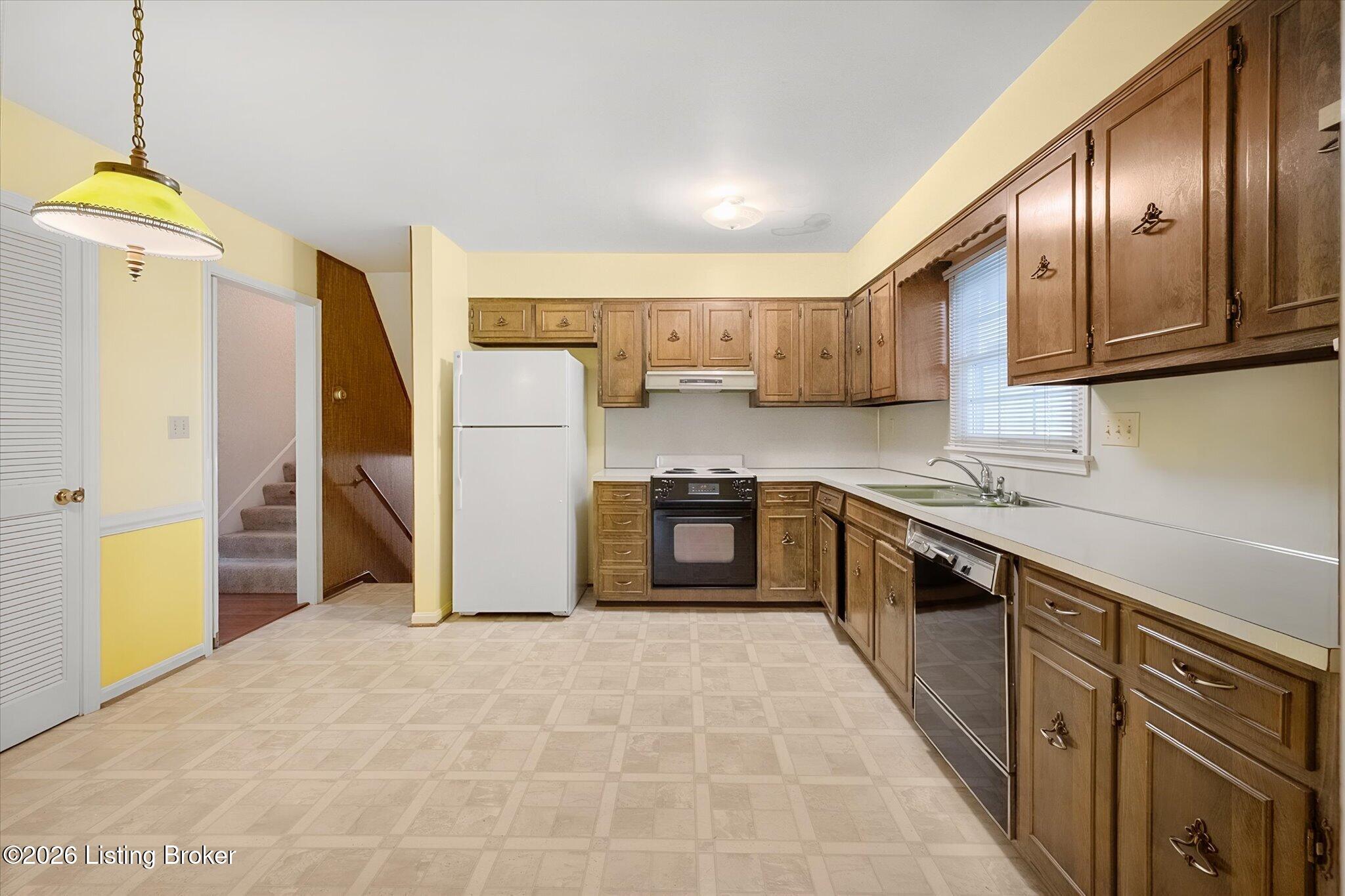4021 Landside Dr Property Photo 8