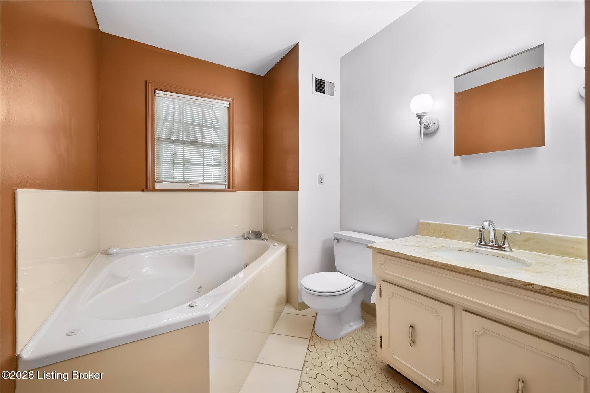 4021 Landside Dr Property Photo 13