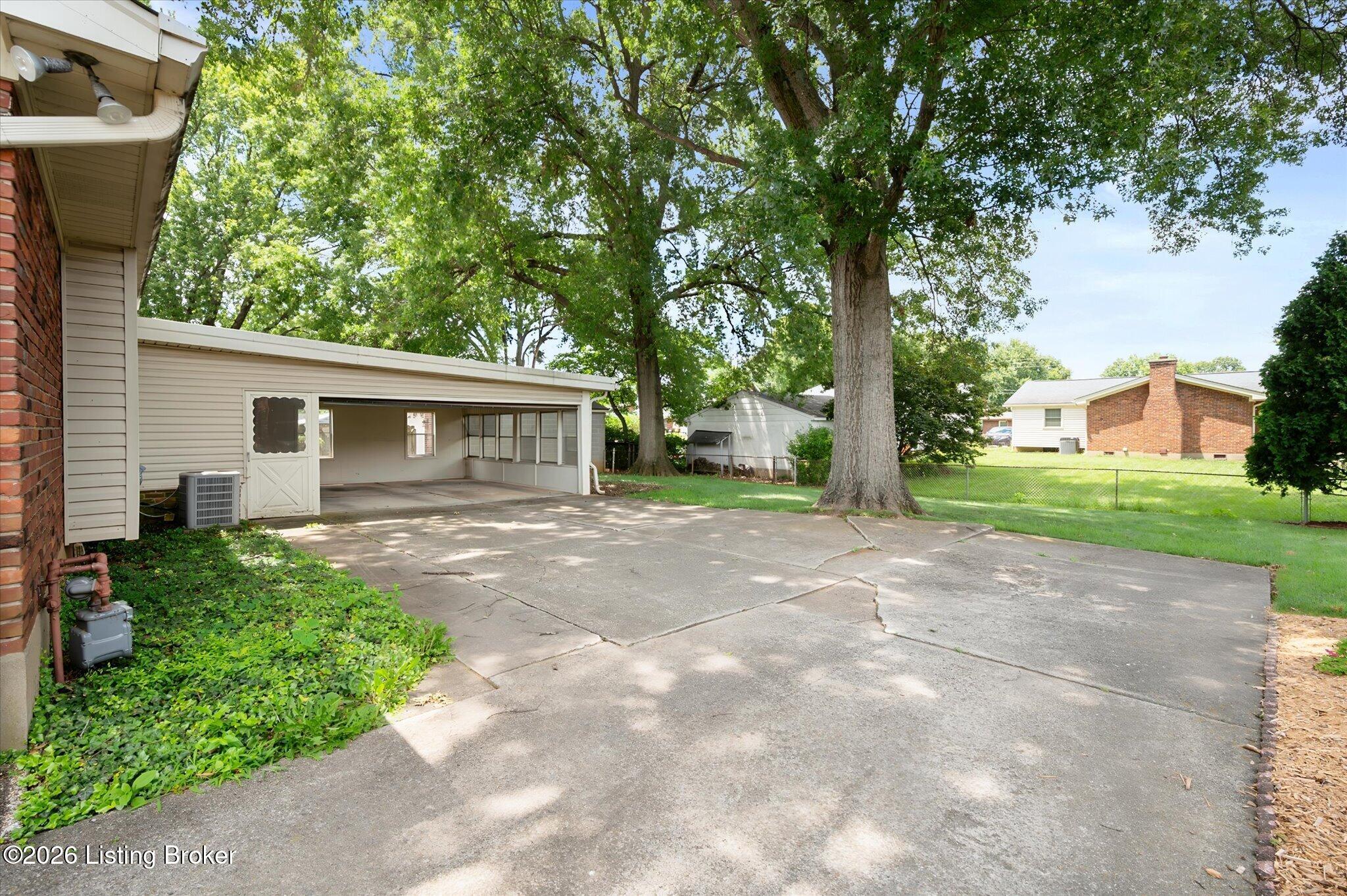 4021 Landside Dr Property Photo 21