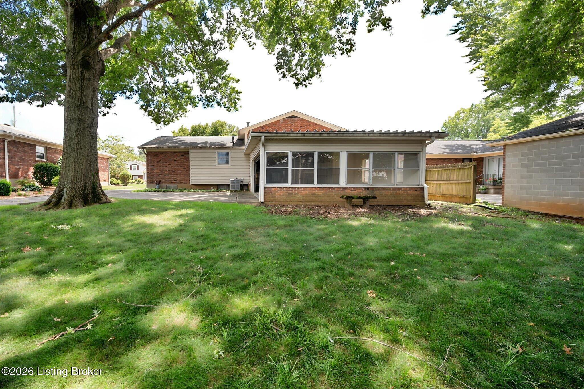 4021 Landside Dr Property Photo 23