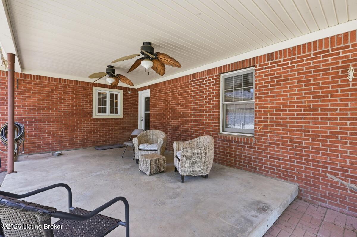 1103 Foxfire Rd Property Photo 7