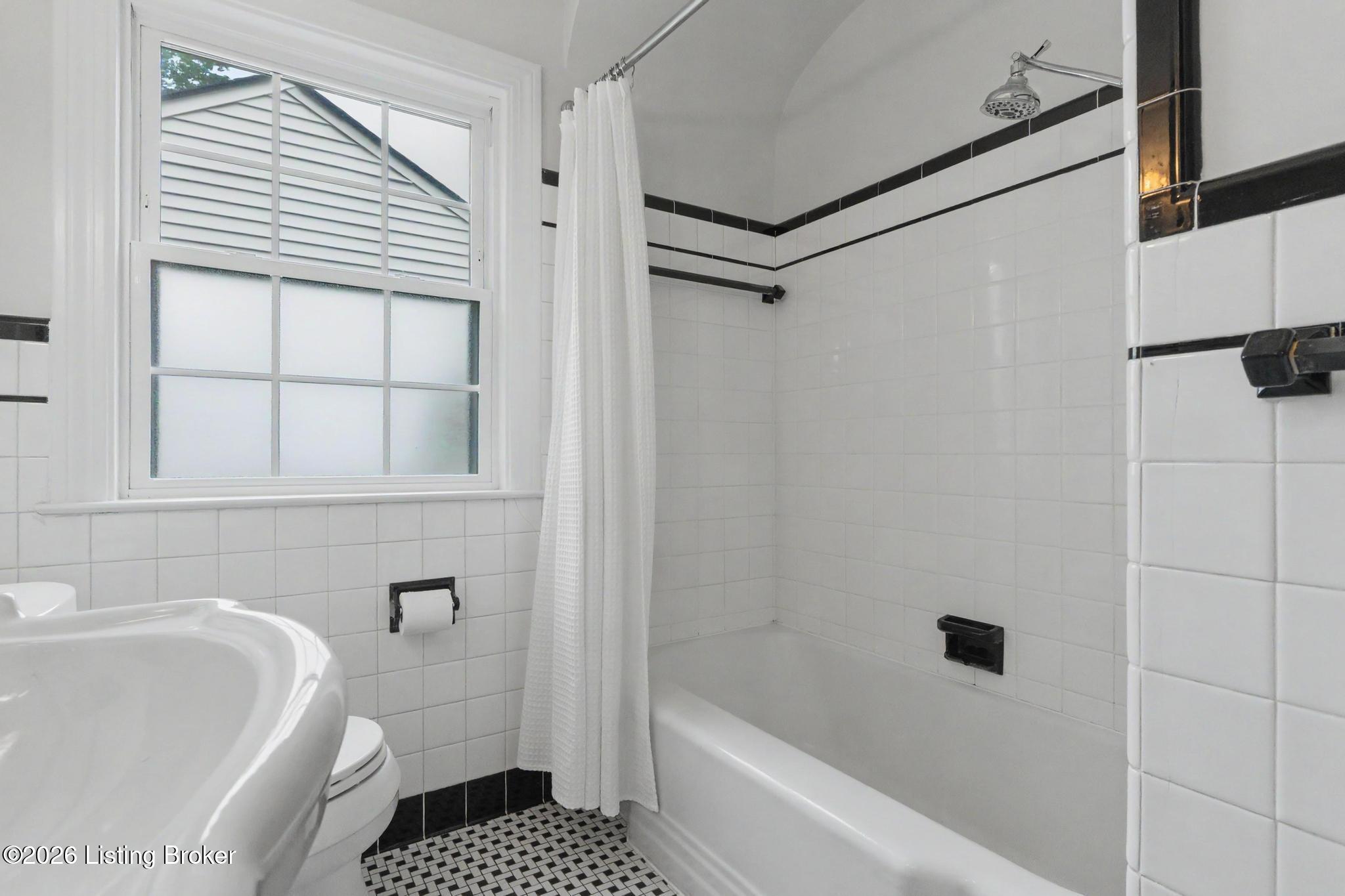 3936 Druid Hills Rd Property Photo 31