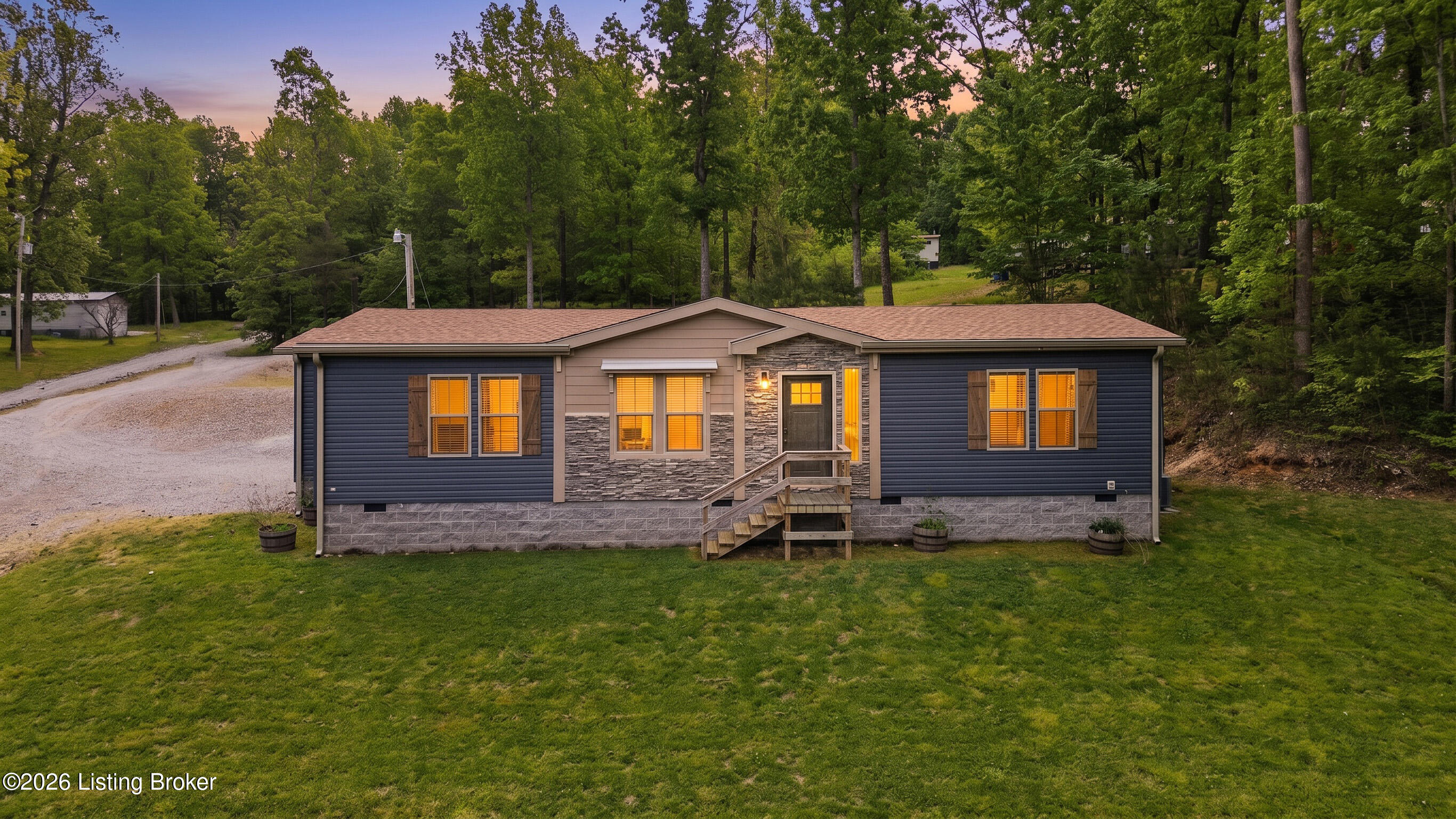 332 Hedge Iron Dr Property Photo 2