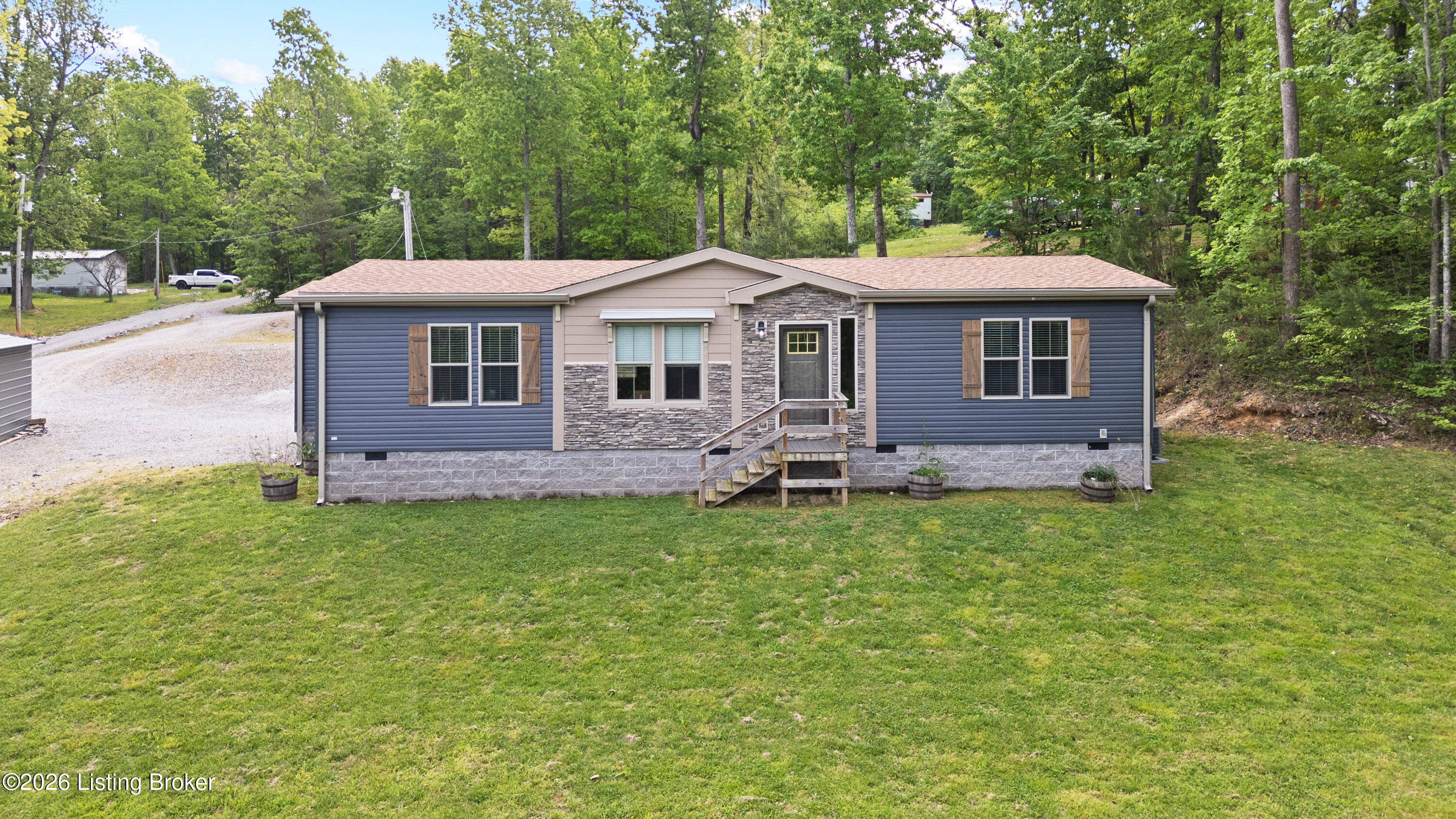 332 Hedge Iron Dr Property Photo 3