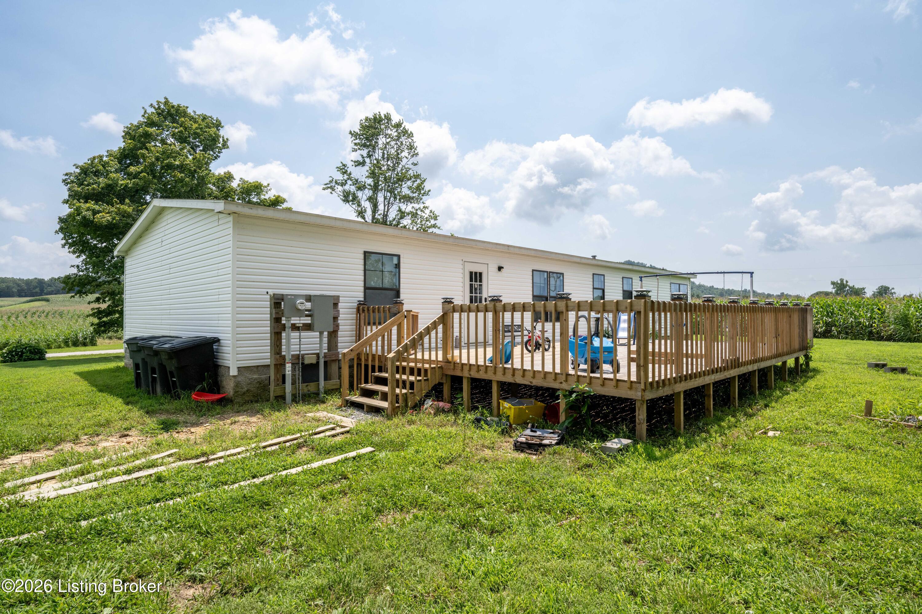 886 E Calvary Rd Property Photo 4