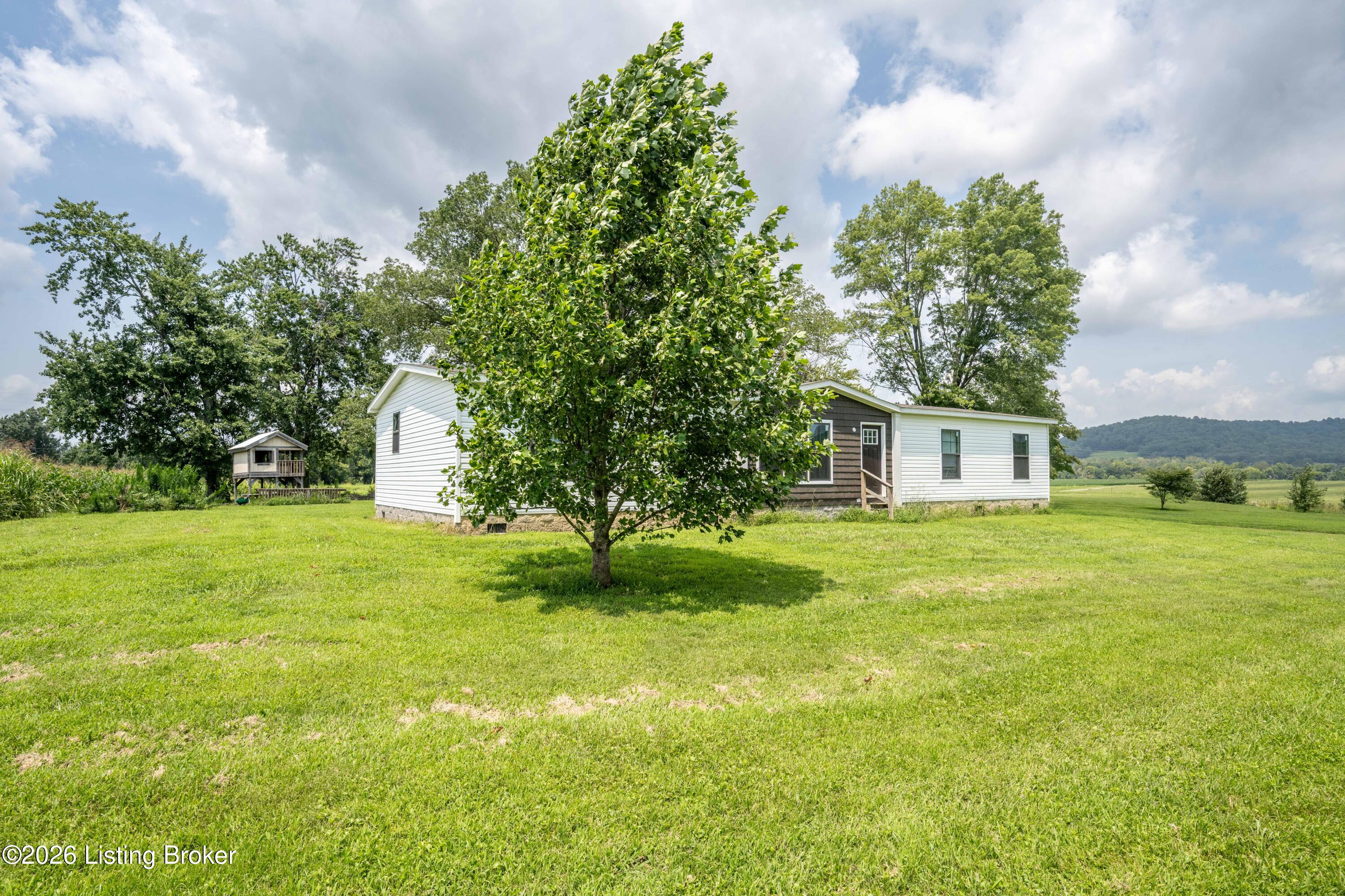 886 E Calvary Rd Property Photo 26