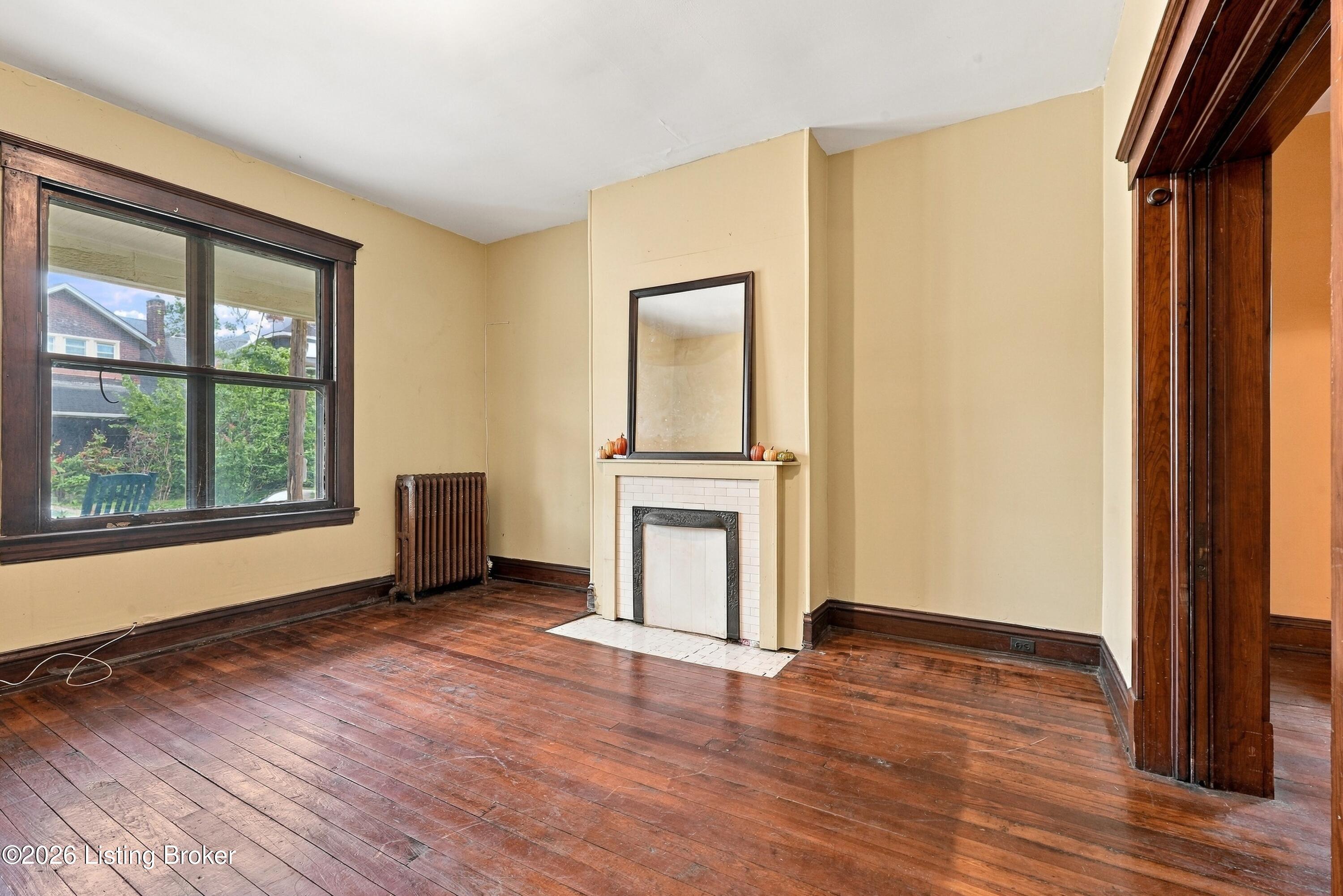 643 E Oak St Property Photo 10