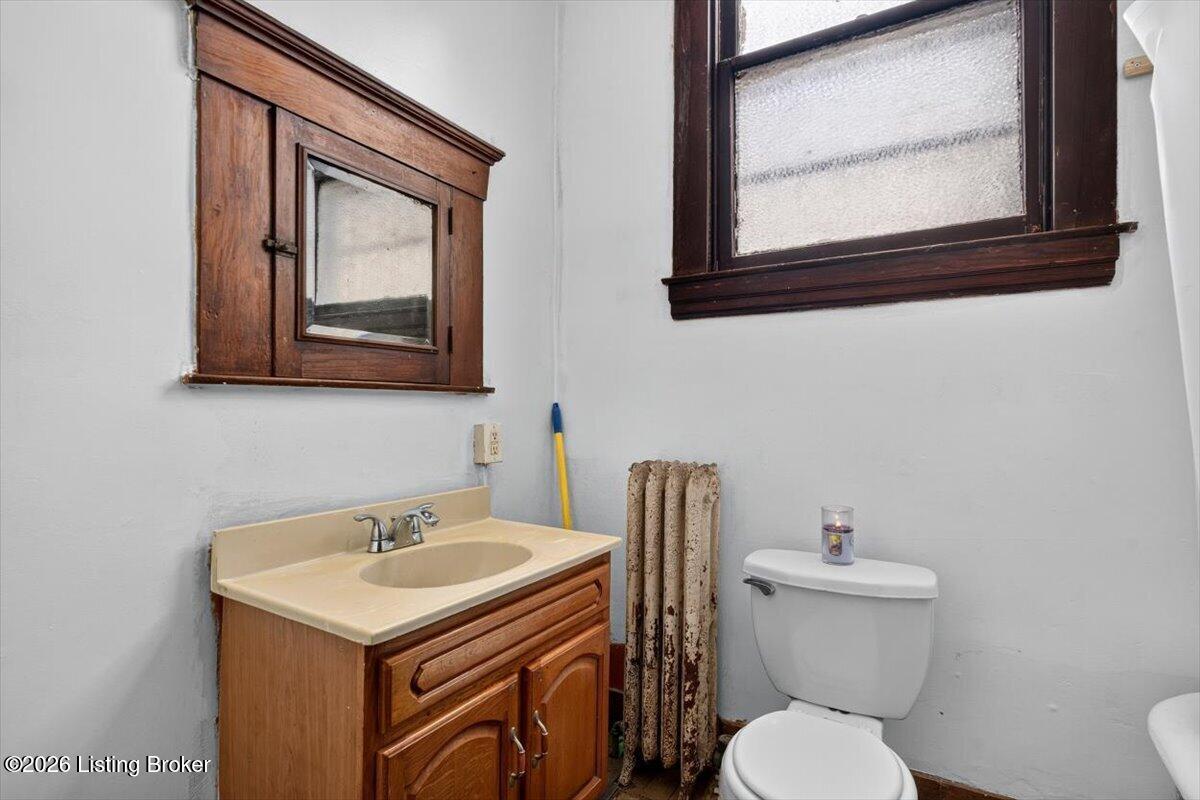 643 E Oak St Property Photo 18