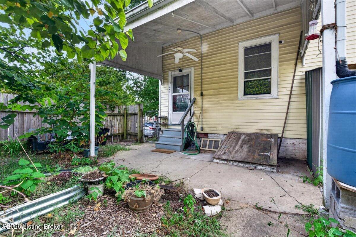643 E Oak St Property Photo 26
