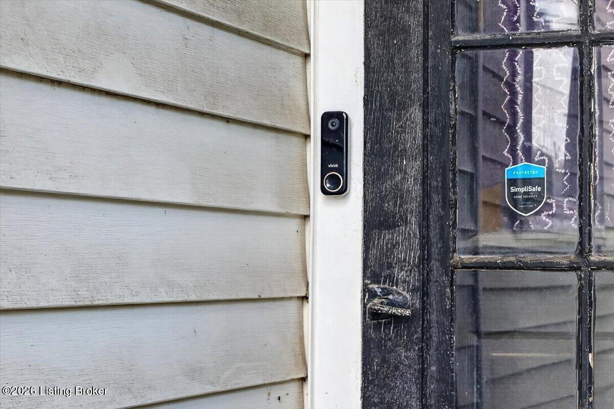 643 E Oak St Property Photo 30