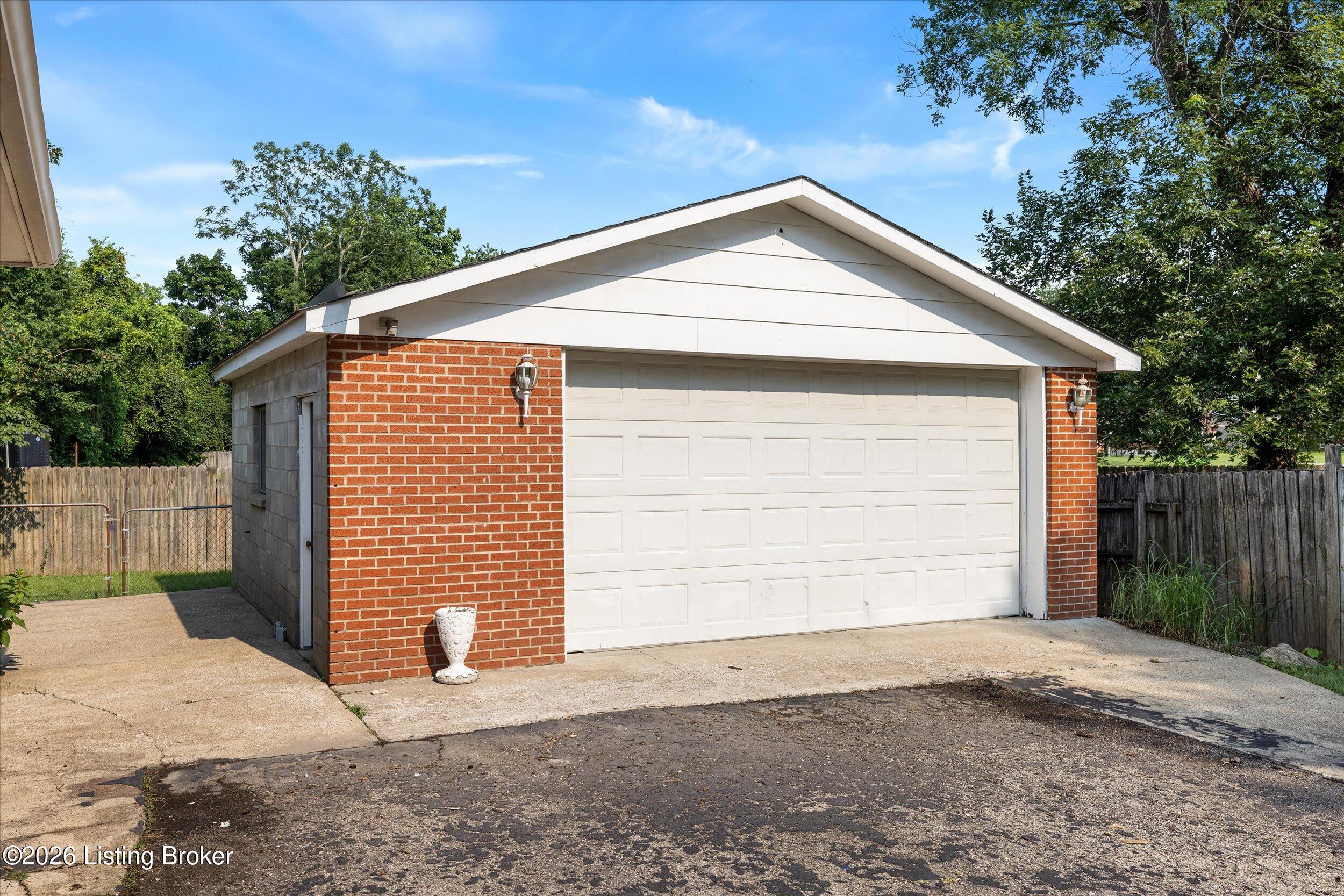 5741 Dorinda Dr Property Photo 30