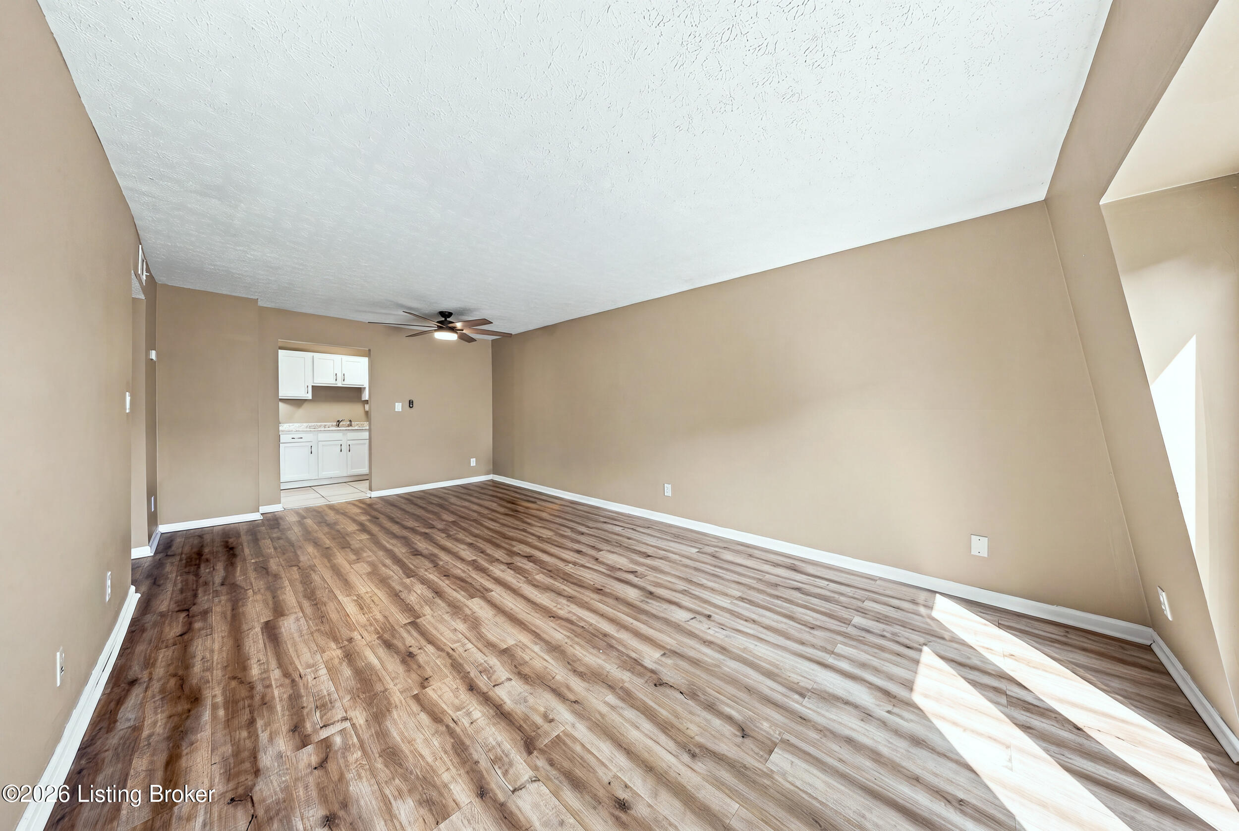 726 Zorn Ave Apt 13 Property Photo 9