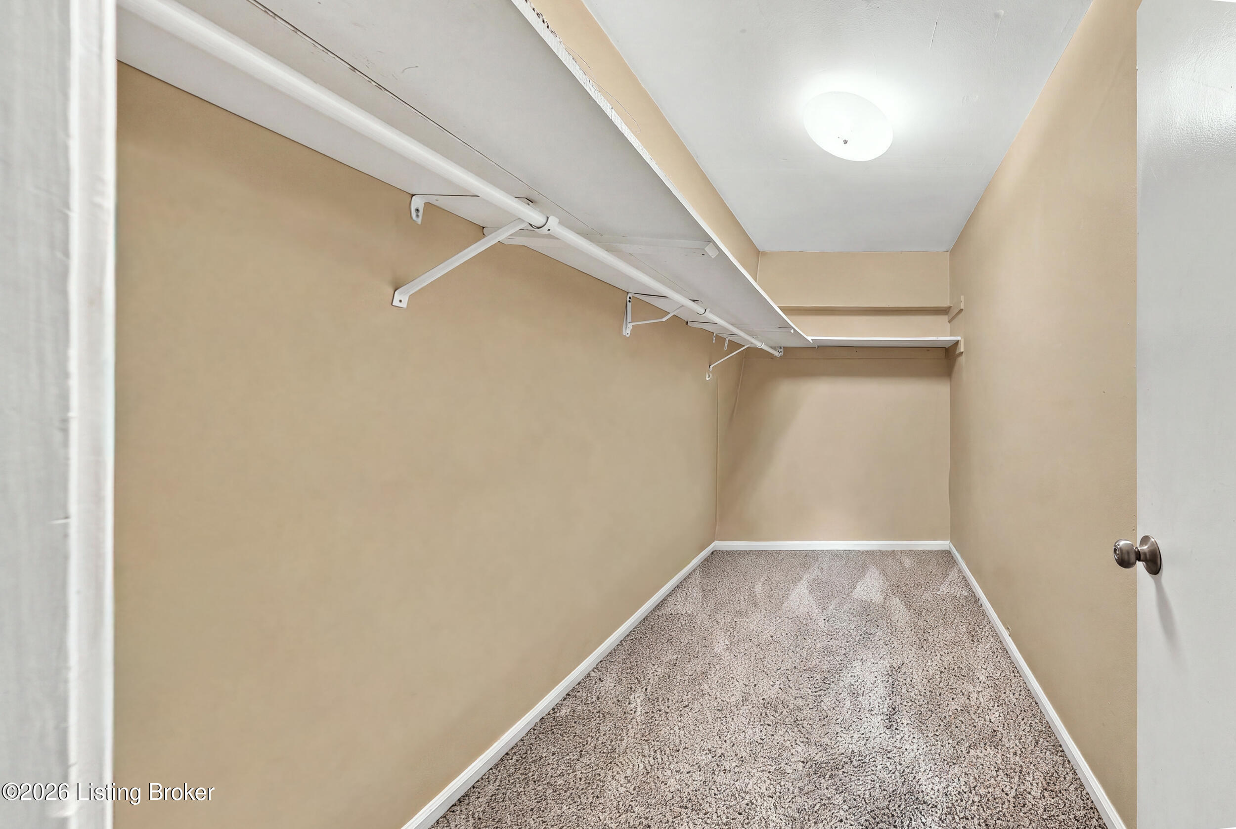 726 Zorn Ave Apt 13 Property Photo 22
