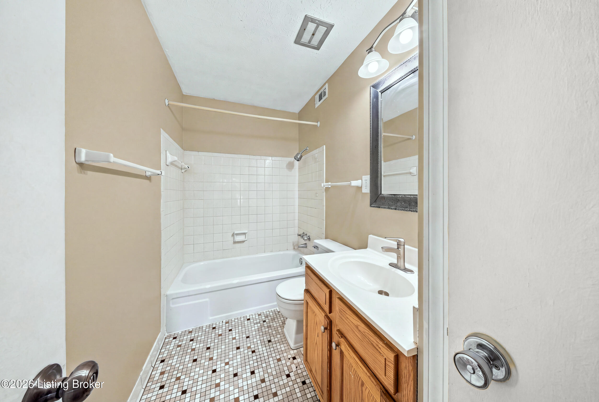 726 Zorn Ave Apt 13 Property Photo 23