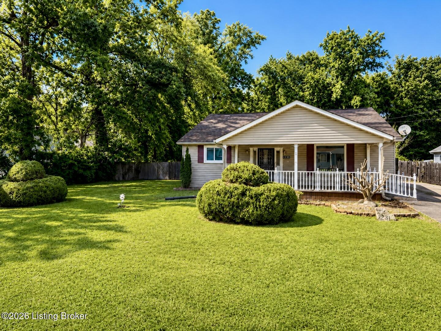 1231 Lipps Ln Property Photo 1