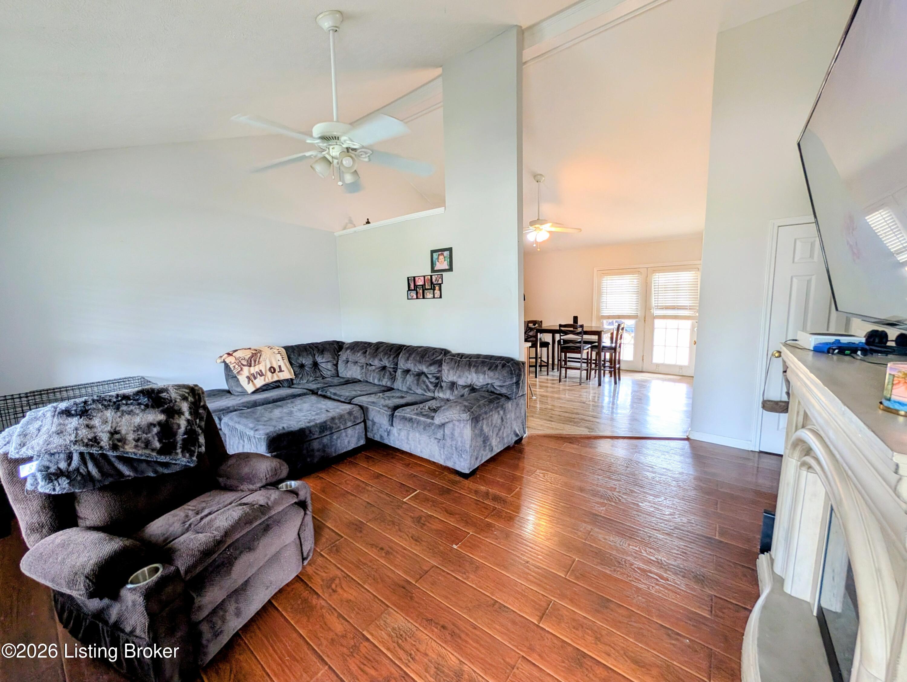 352 River Trace Property Photo 3