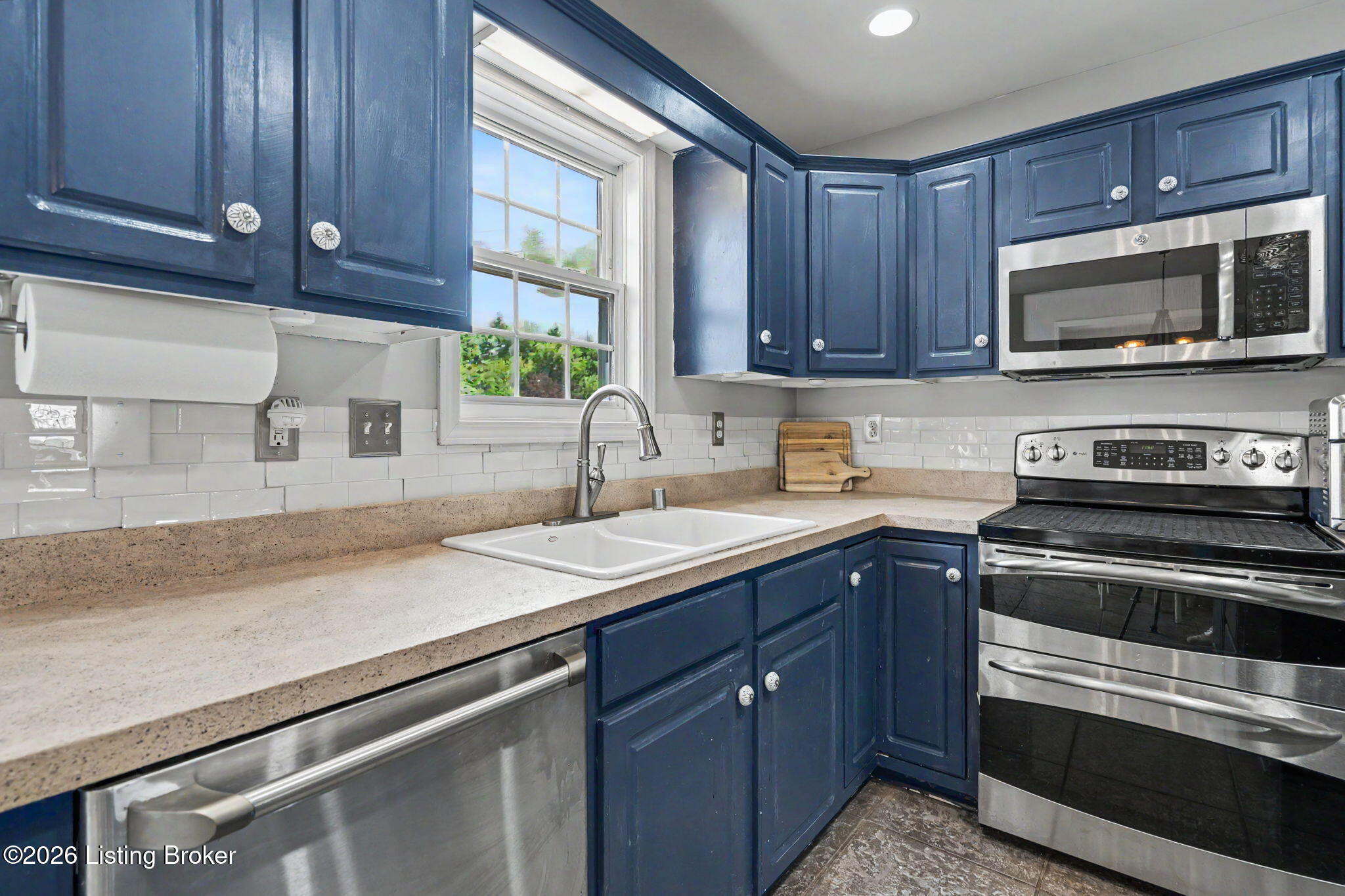 5103 Fox Run Rd Property Photo 16