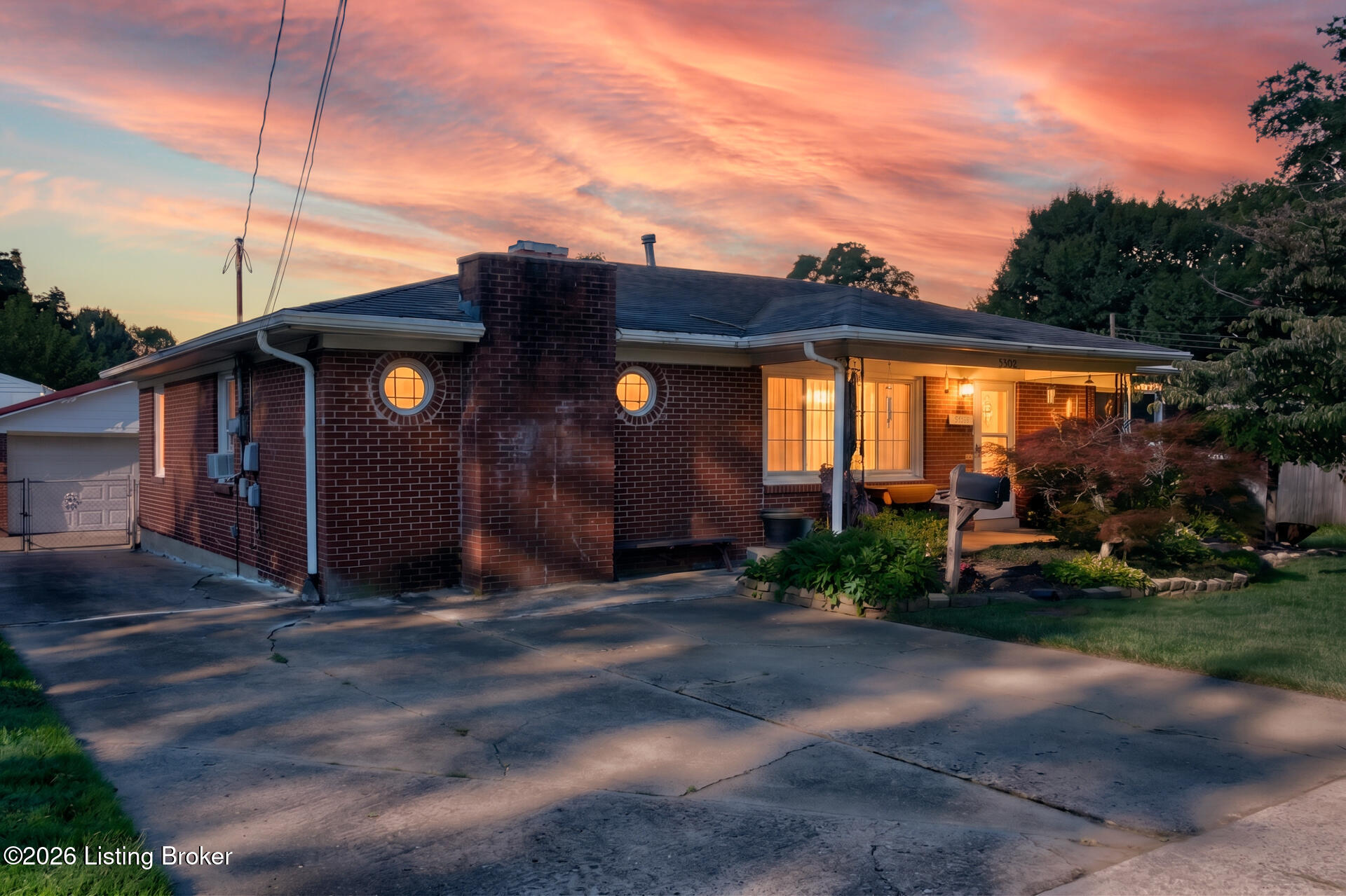 5502 Deering Heights Dr