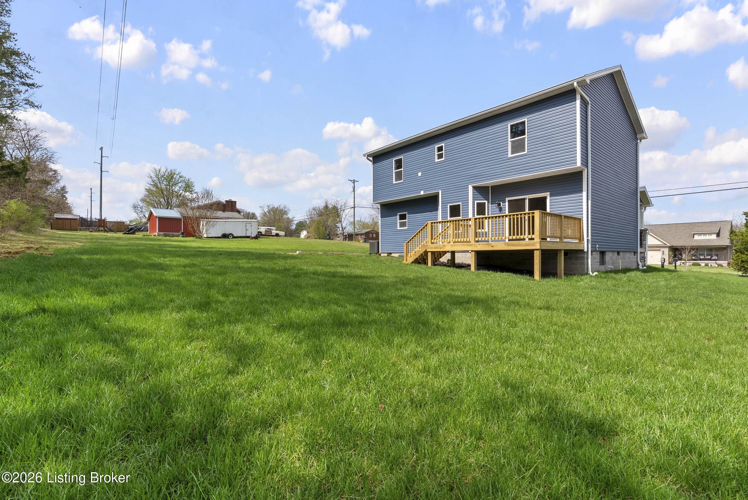 559 Ford Dr Property Photo 3