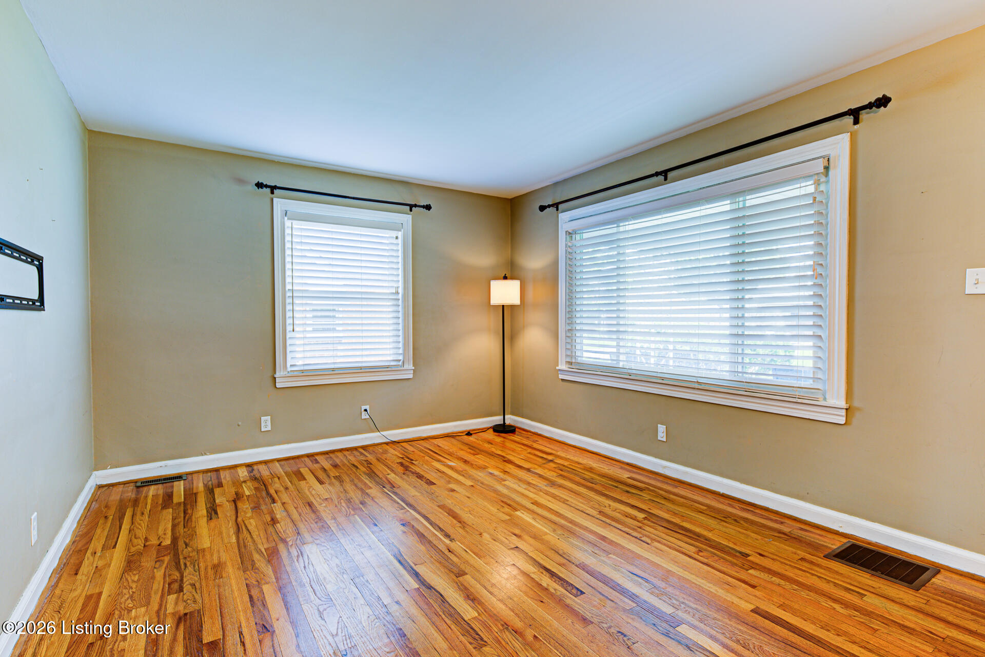 3008 Louisa Ave Property Photo 5