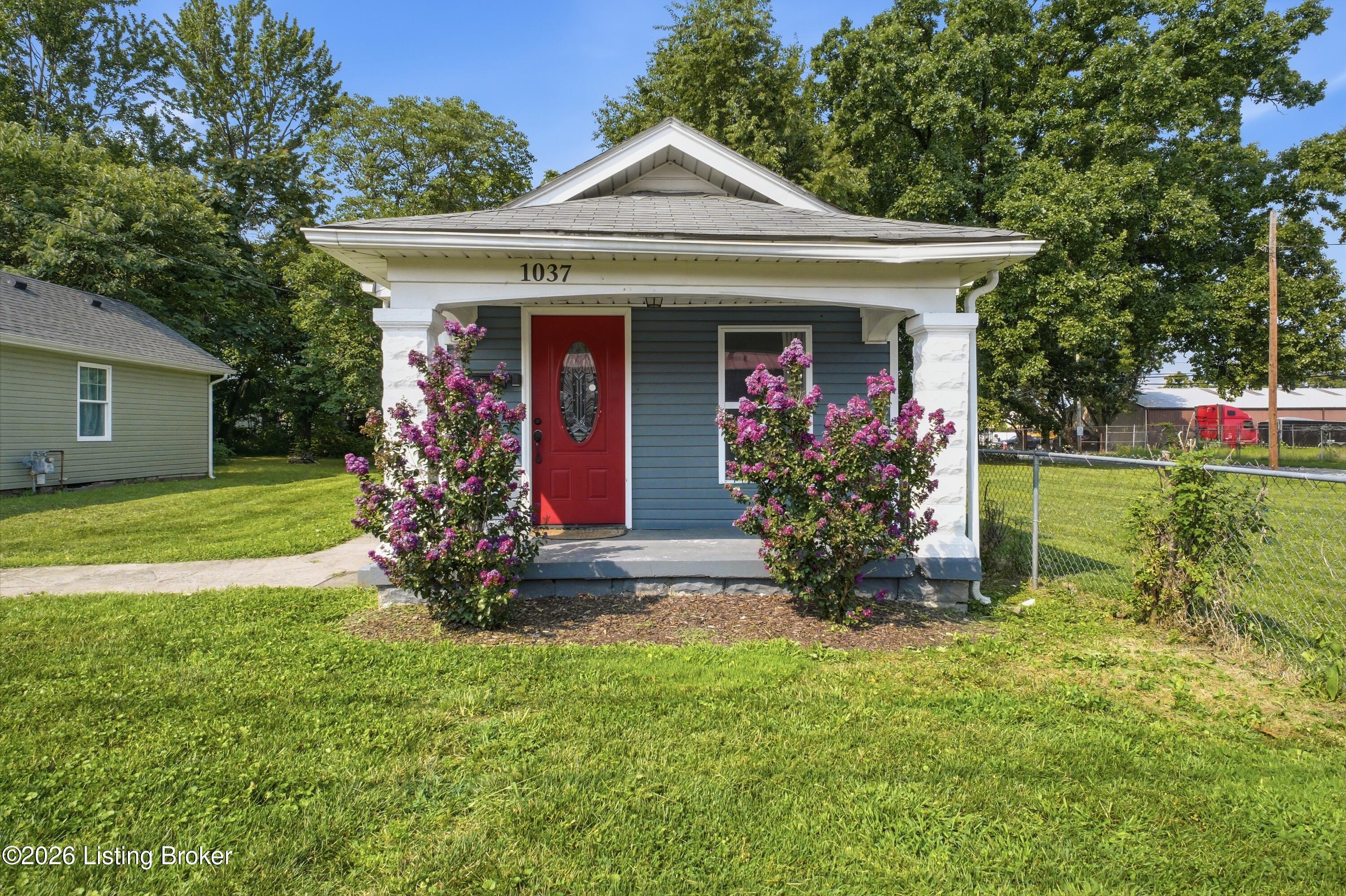 1037 Watt St Property Photo 2