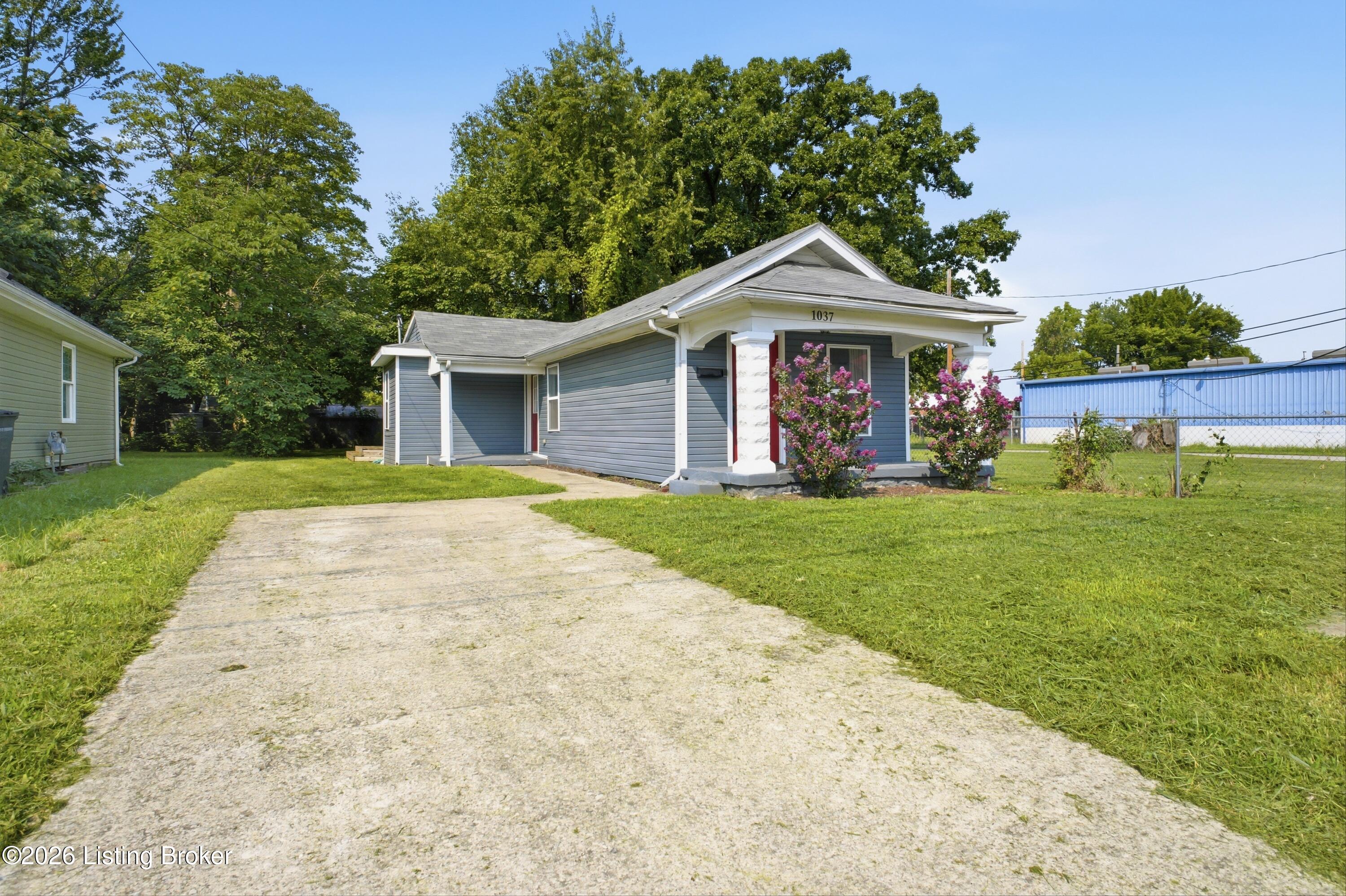 1037 Watt St Property Photo 3