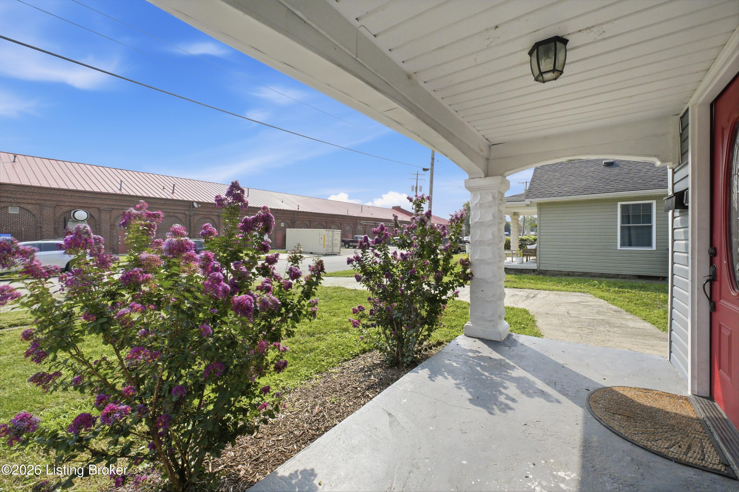 1037 Watt St Property Photo 5