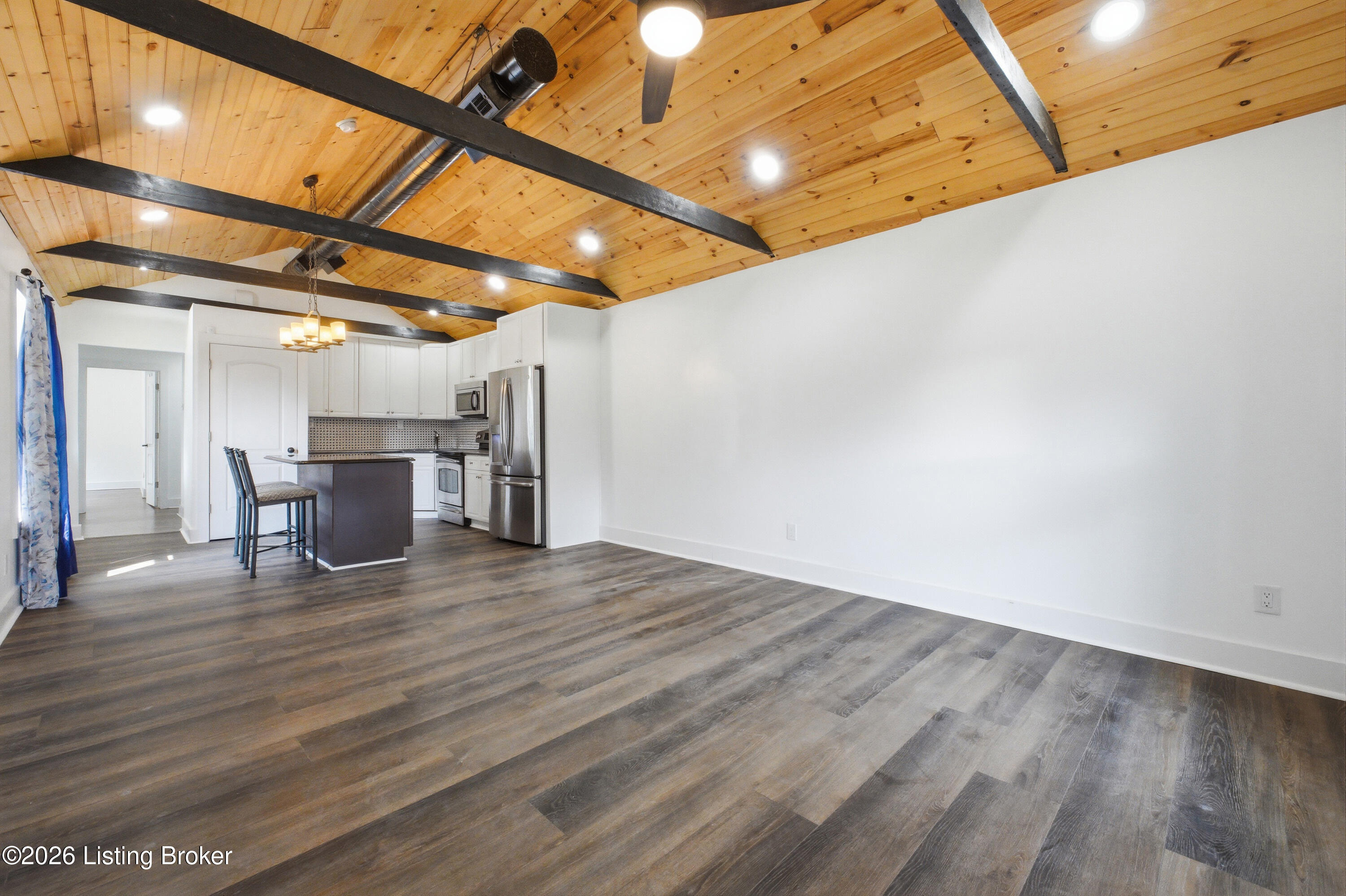 1037 Watt St Property Photo 8