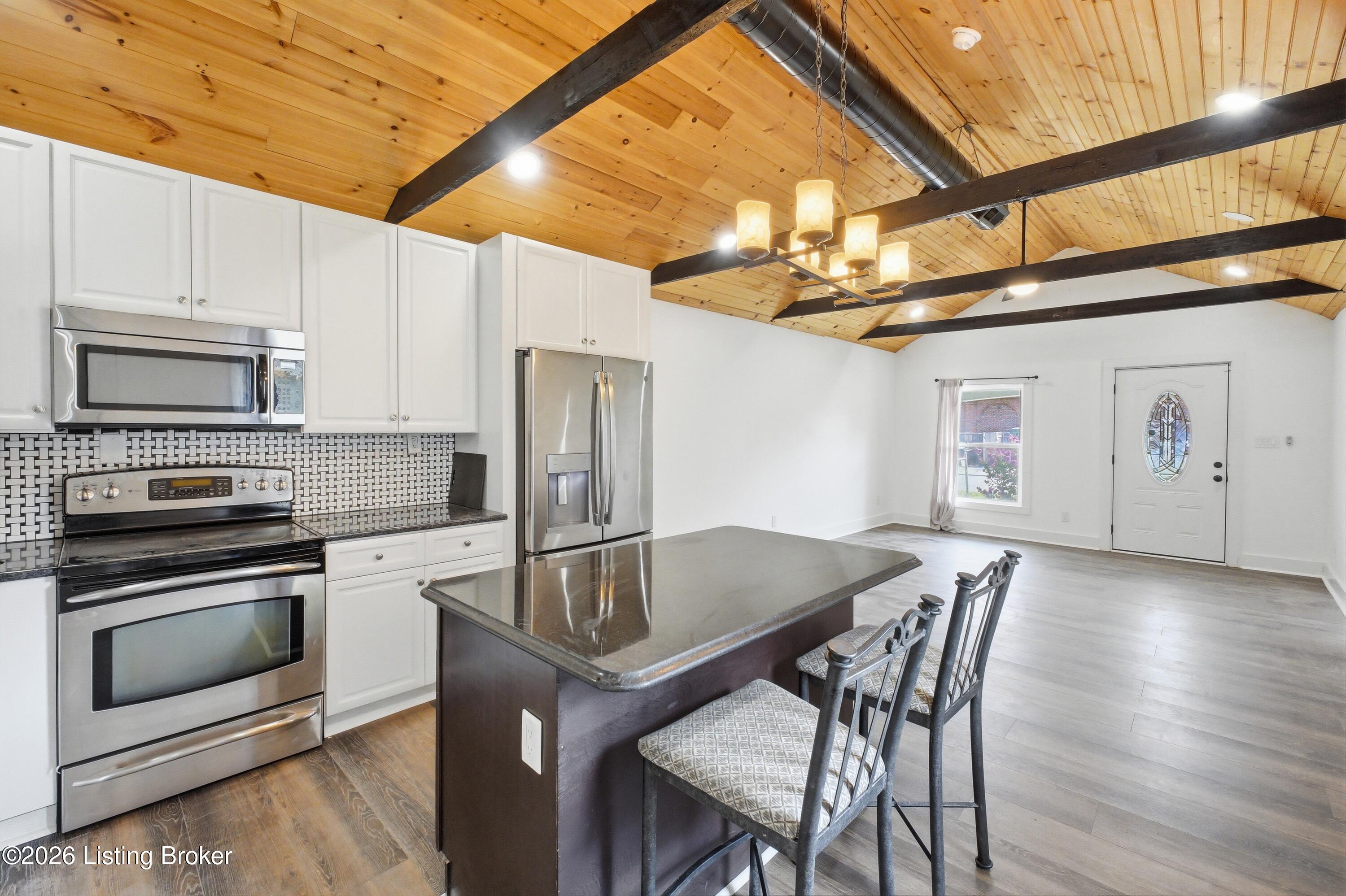 1037 Watt St Property Photo 12