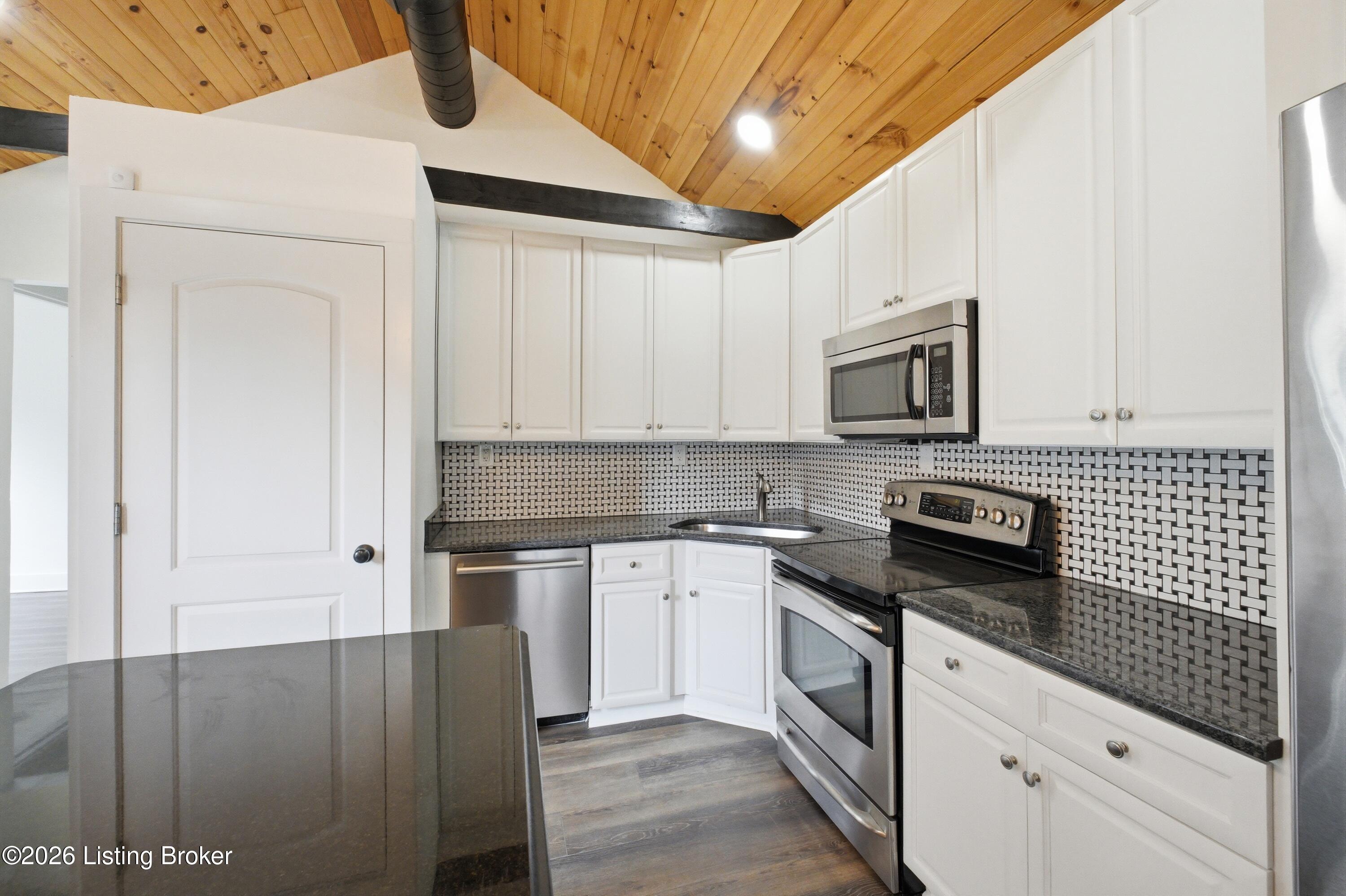 1037 Watt St Property Photo 13