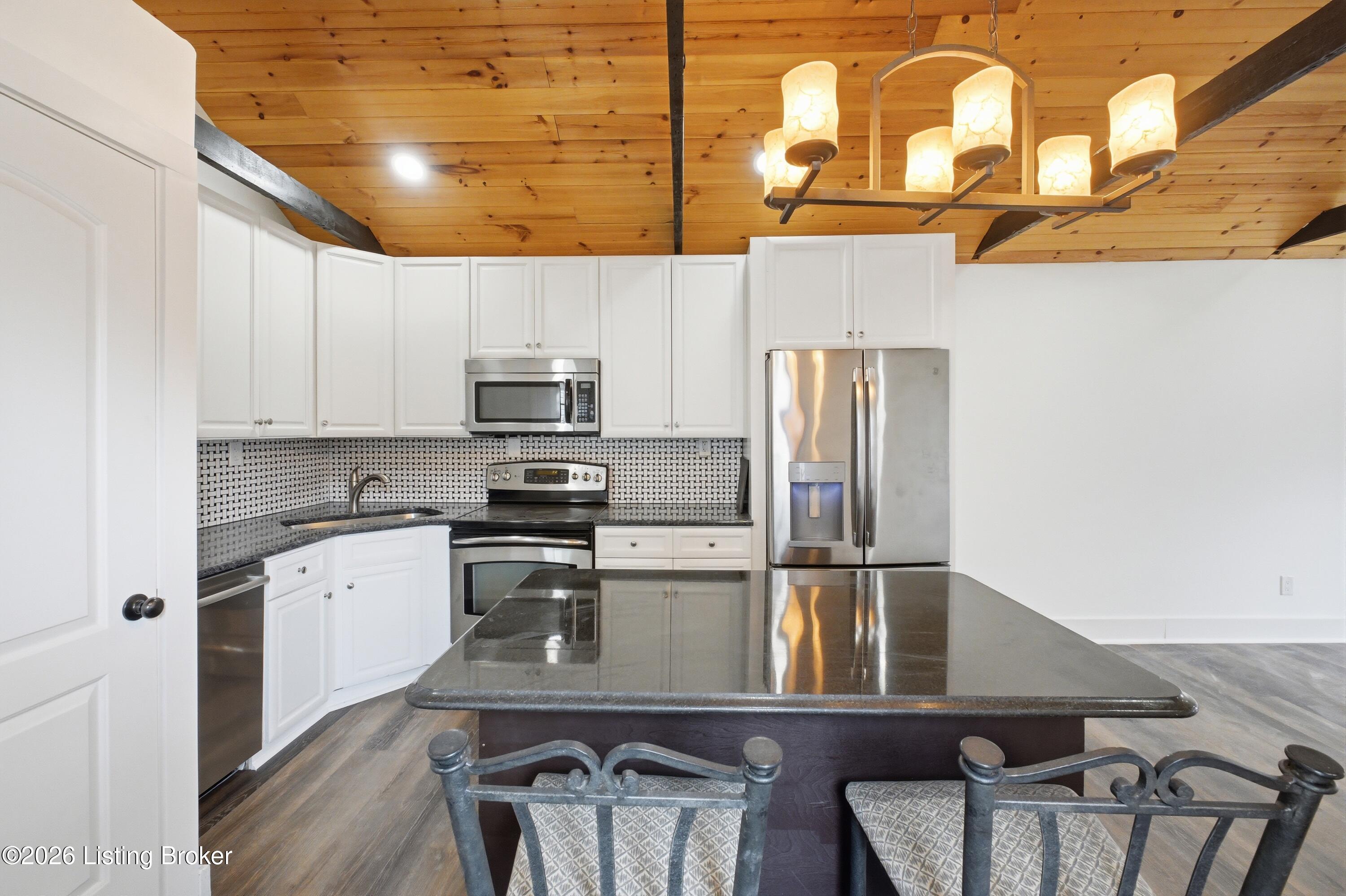 1037 Watt St Property Photo 14