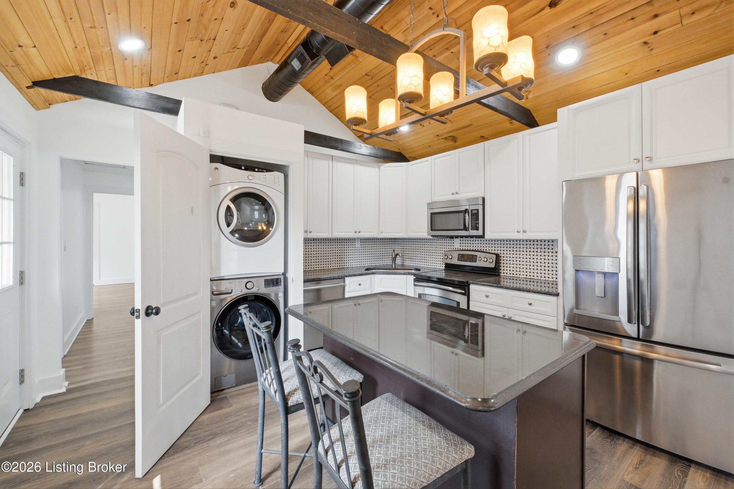 1037 Watt St Property Photo 15