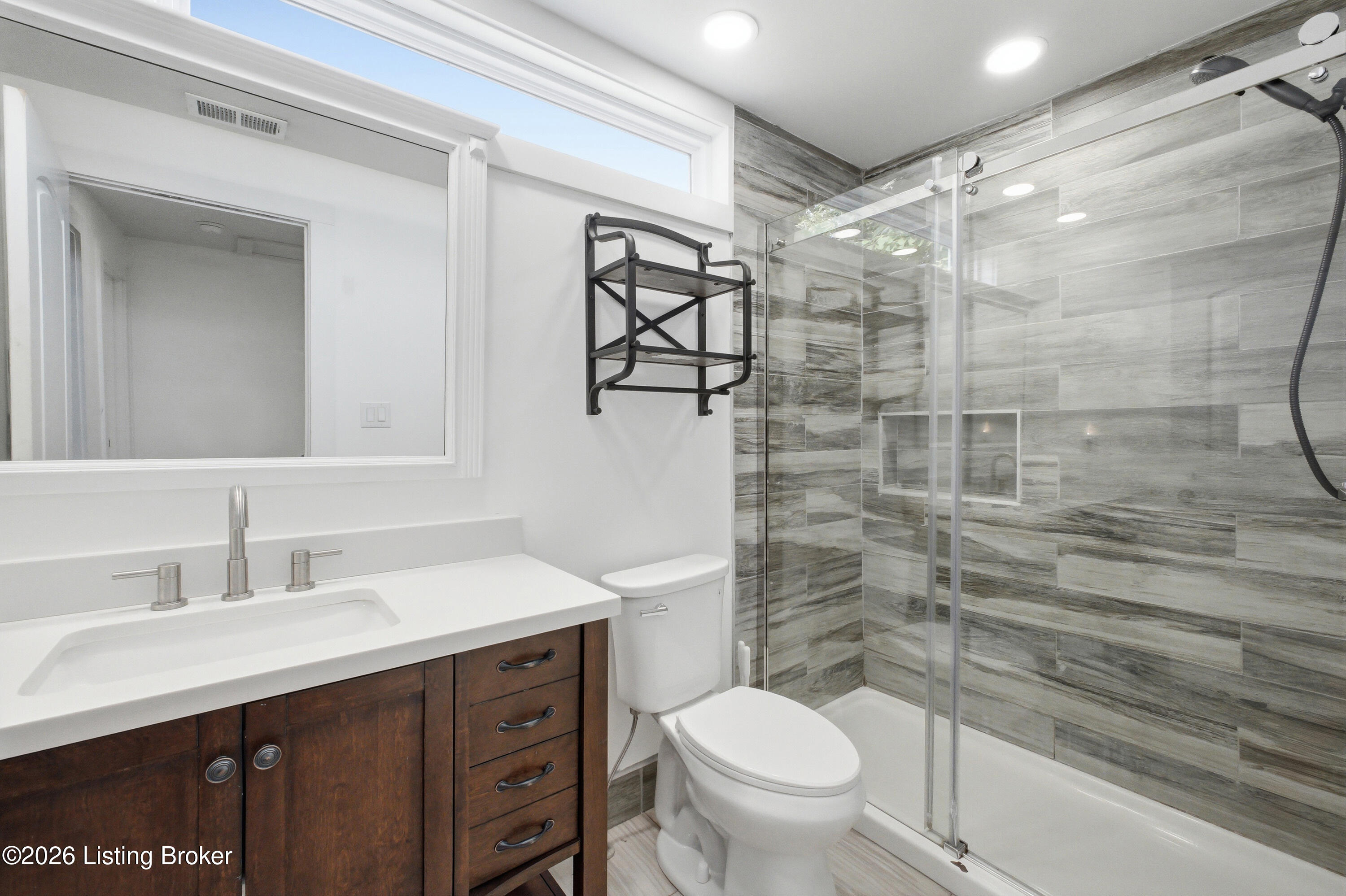 1037 Watt St Property Photo 21